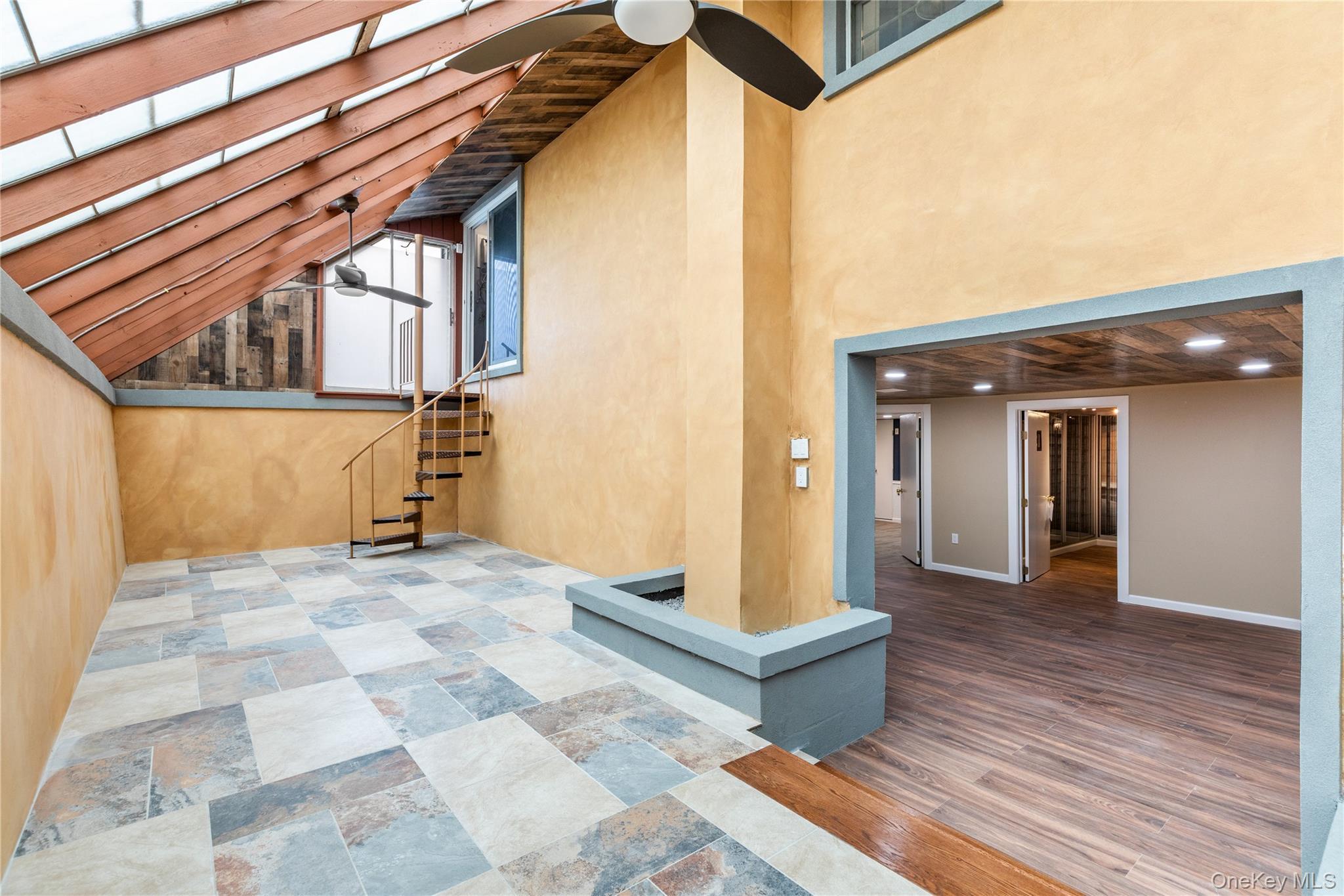 Single Family Hauser  Suffolk County, NY 11741, MLS-917822-17