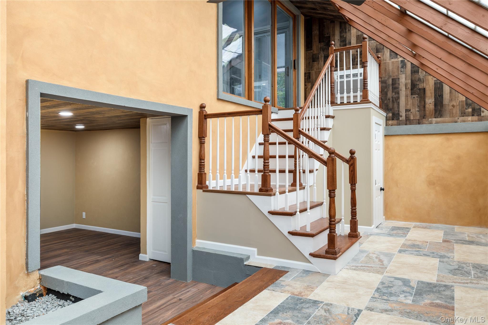 Single Family Hauser  Suffolk County, NY 11741, MLS-917822-19