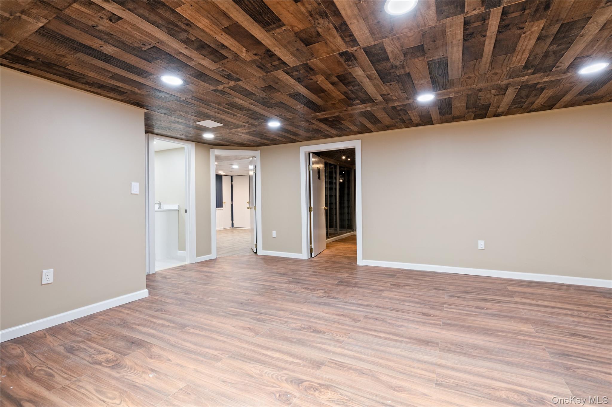 Single Family Hauser  Suffolk County, NY 11741, MLS-917822-20