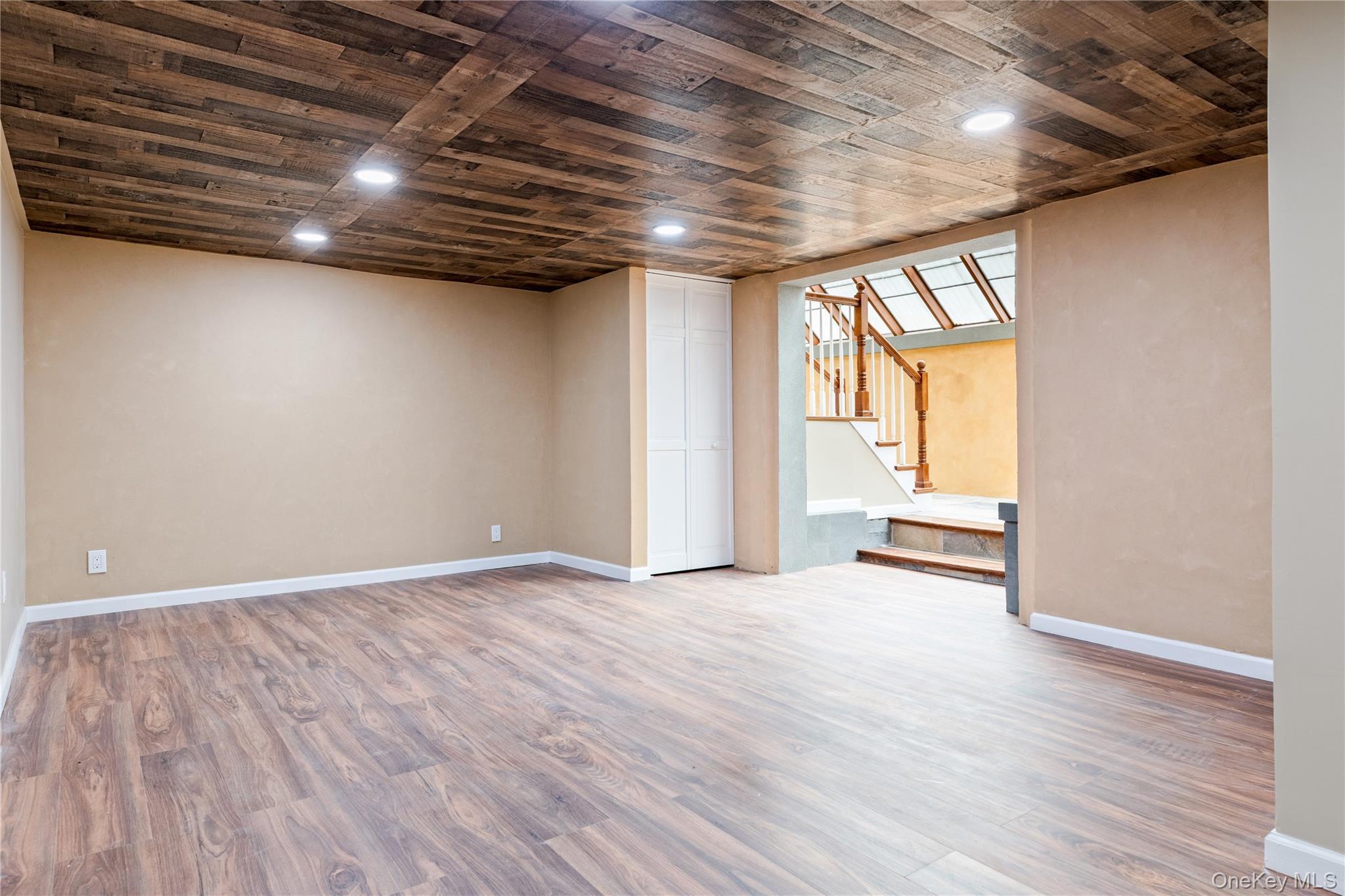 Single Family Hauser  Suffolk County, NY 11741, MLS-917822-21