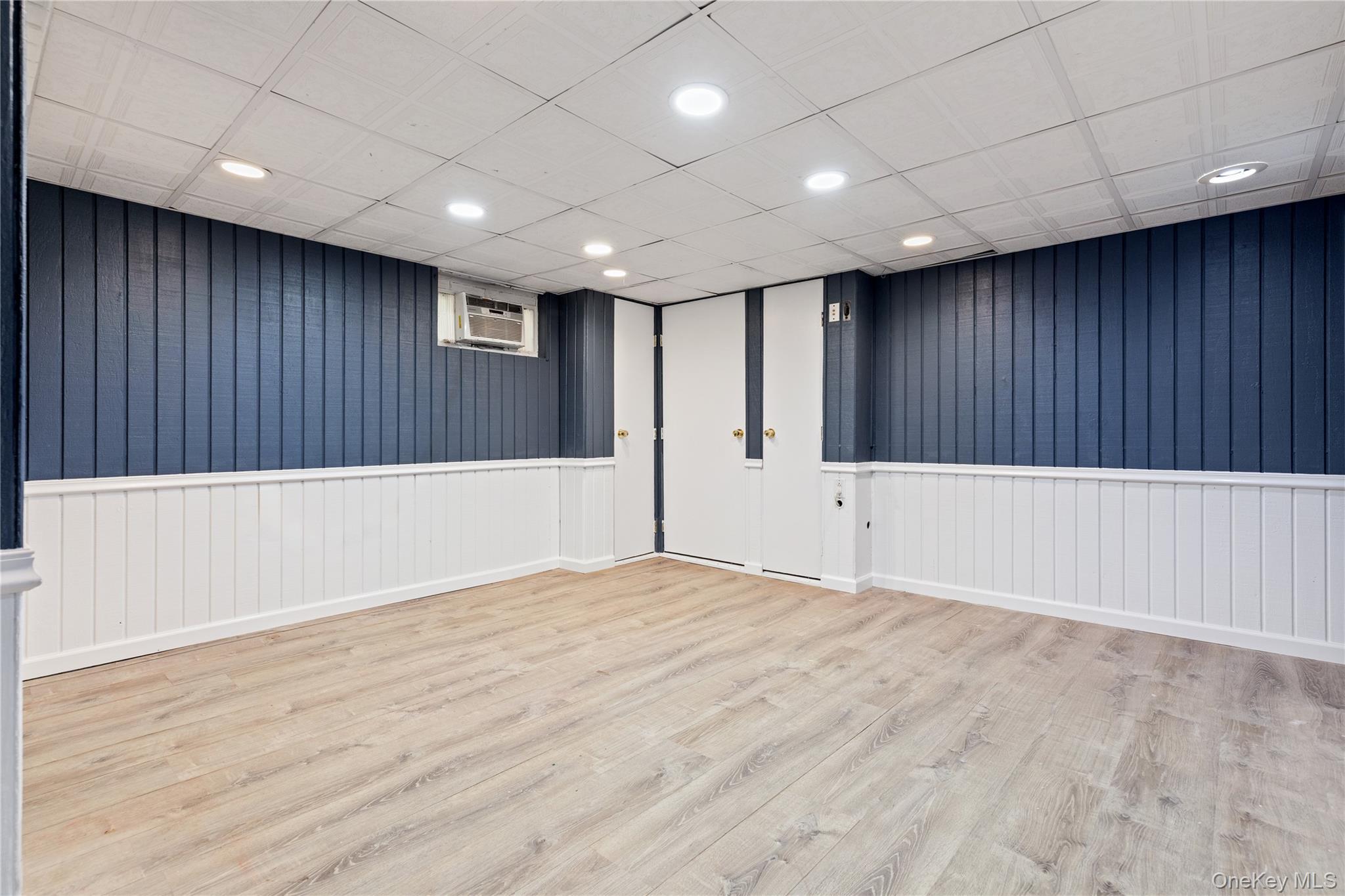 Single Family Hauser  Suffolk County, NY 11741, MLS-917822-22