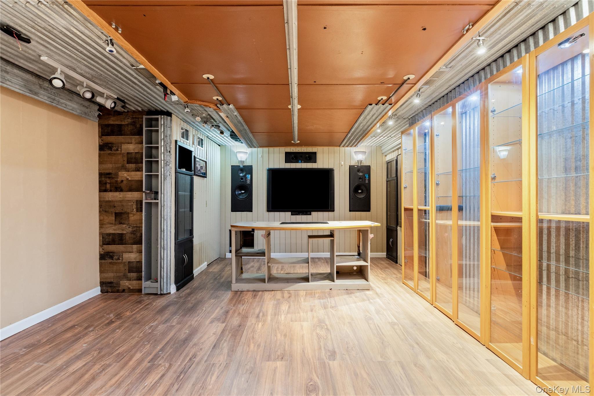 Single Family Hauser  Suffolk County, NY 11741, MLS-917822-25