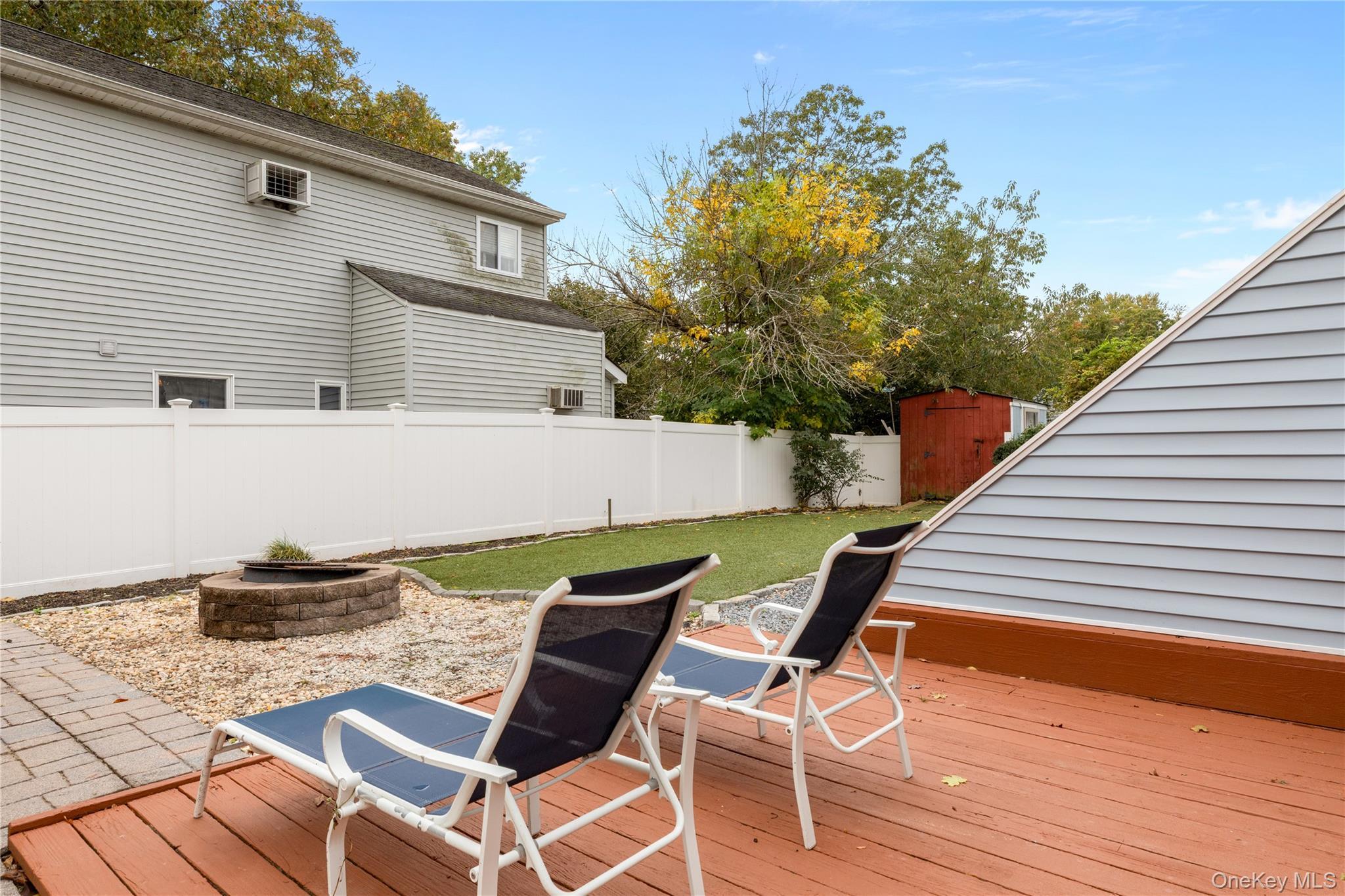 Single Family Hauser  Suffolk County, NY 11741, MLS-917822-29