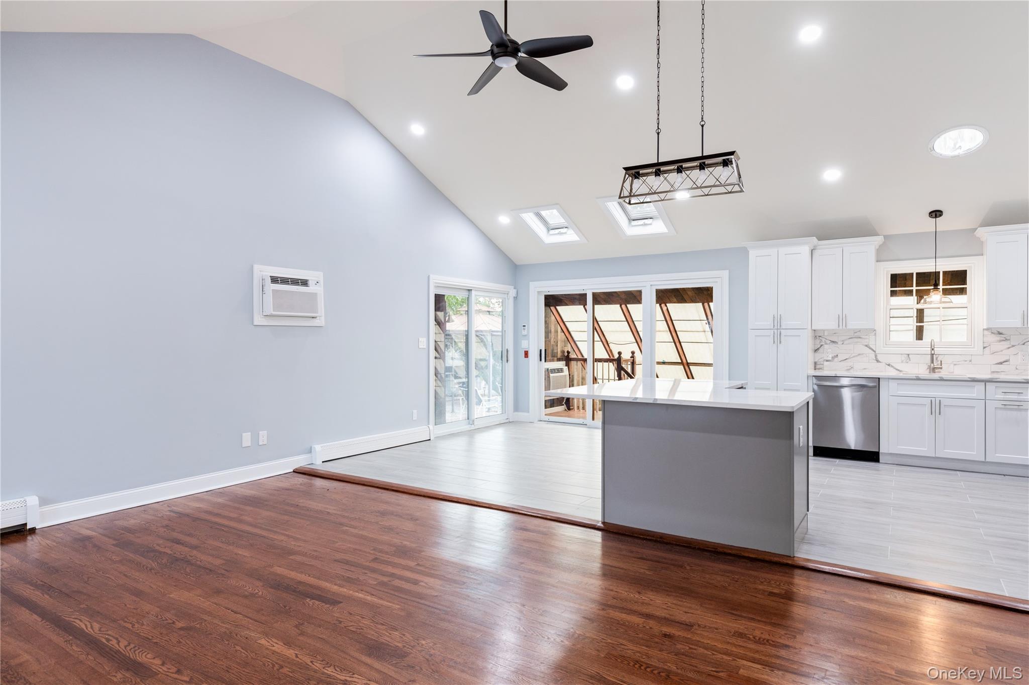 Single Family Hauser  Suffolk County, NY 11741, MLS-917822-3