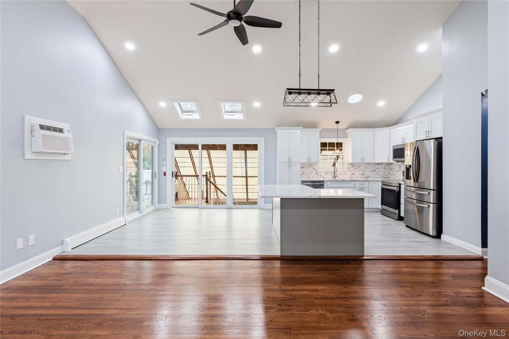 Single Family Hauser  Suffolk County, NY 11741, MLS-917822-4