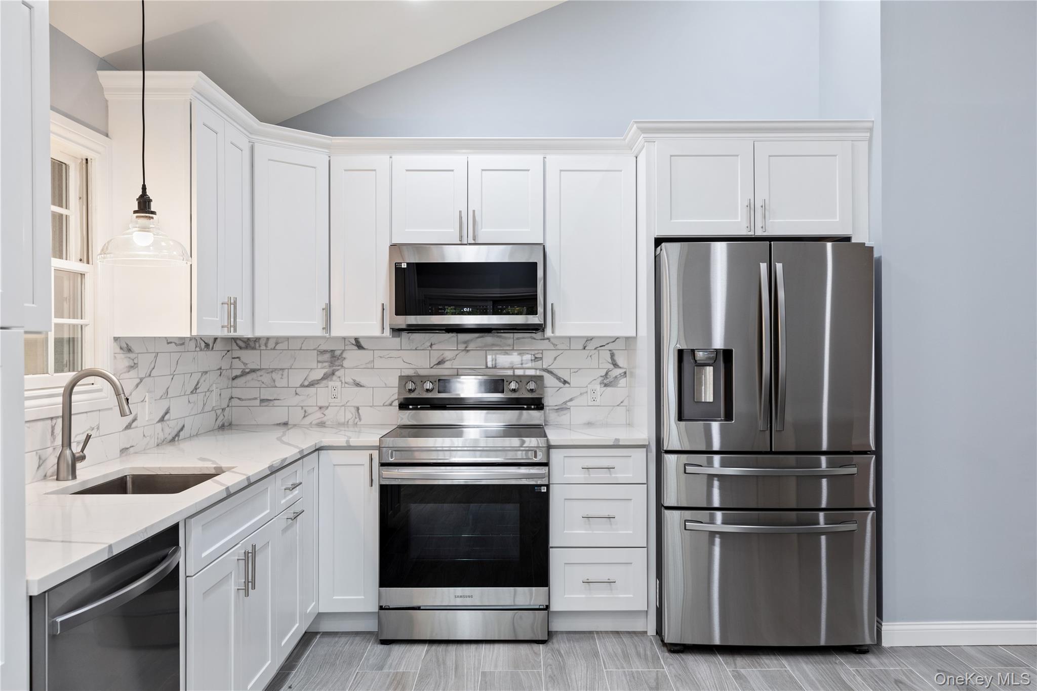 Single Family Hauser  Suffolk County, NY 11741, MLS-917822-6