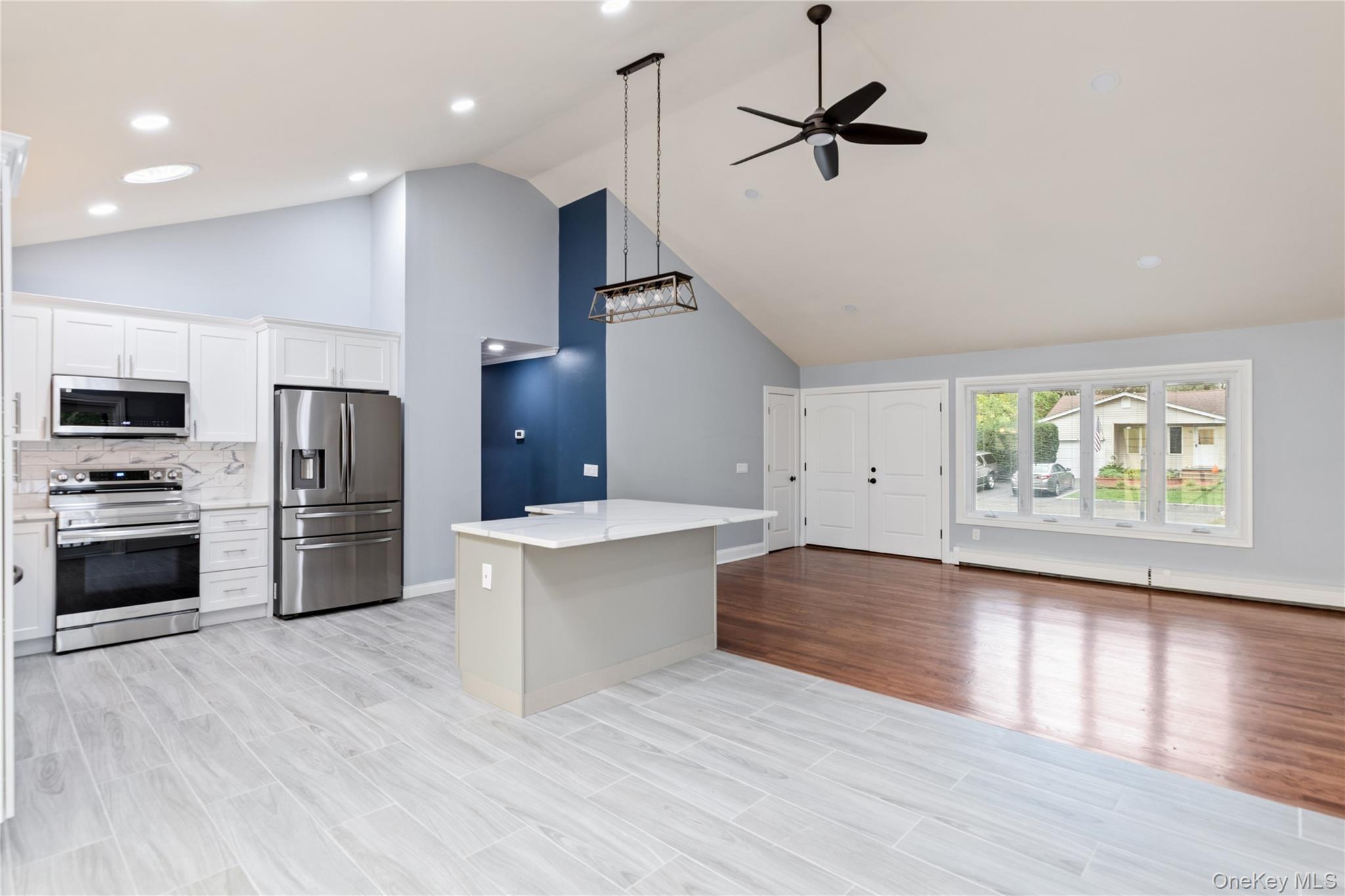 Single Family Hauser  Suffolk County, NY 11741, MLS-917822-7