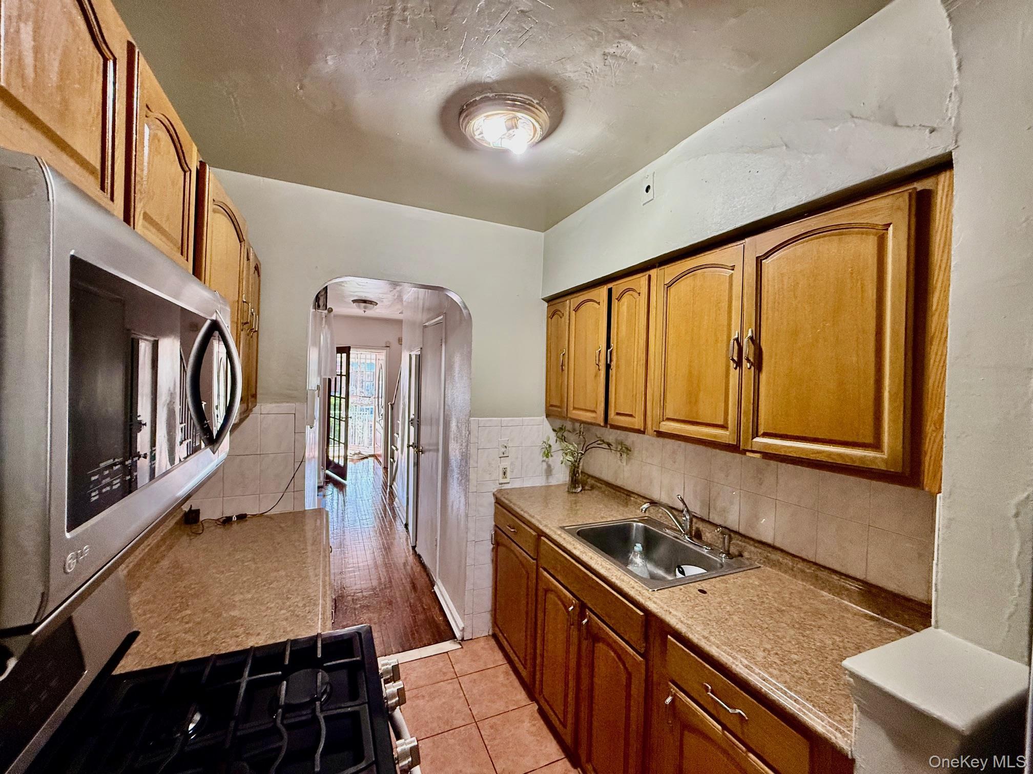 Single Family Duncan  Bronx, NY 10469, MLS-917866-3