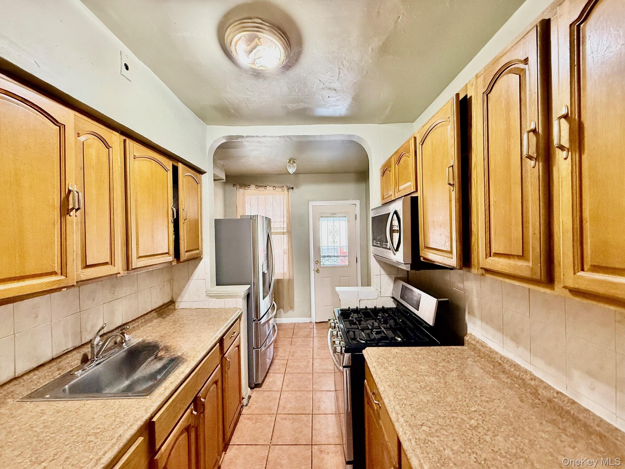 Single Family Duncan  Bronx, NY 10469, MLS-917866-4