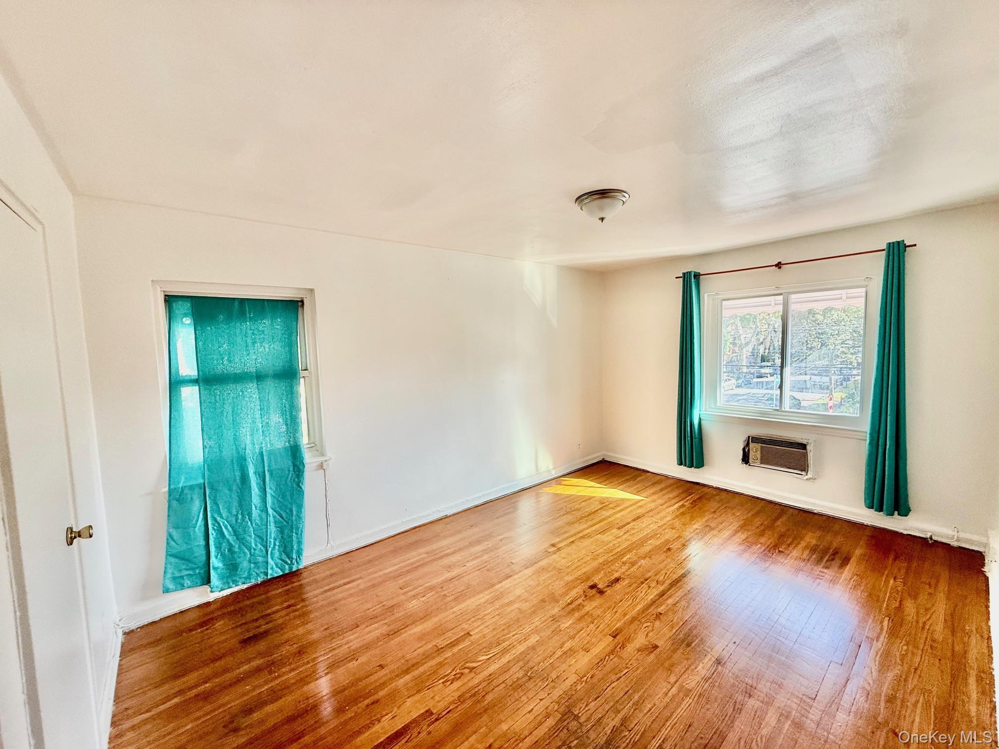 Single Family Duncan  Bronx, NY 10469, MLS-917866-7