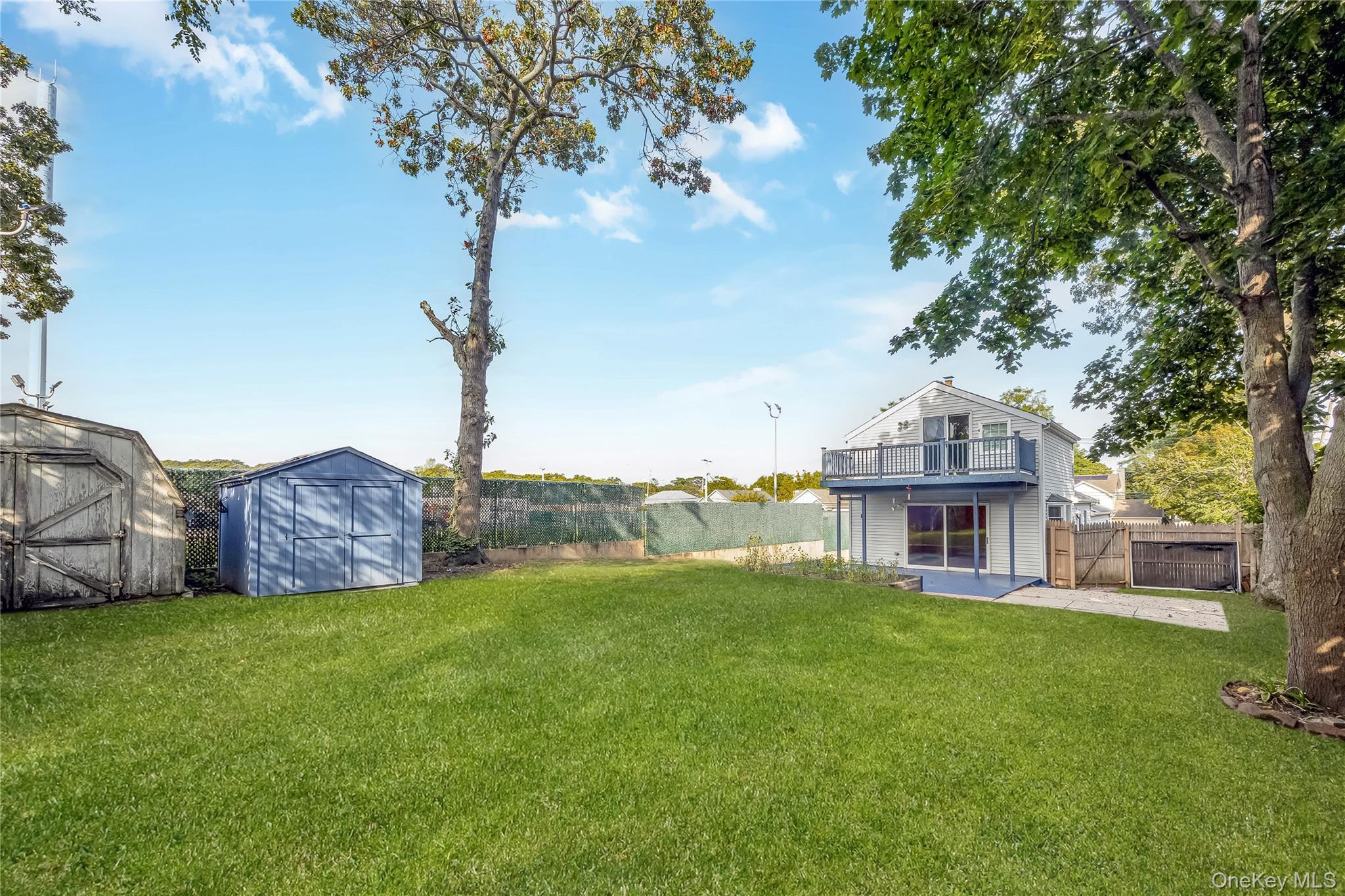 Single Family Woodmont Suffolk County, NY 11738, MLS-917884-16