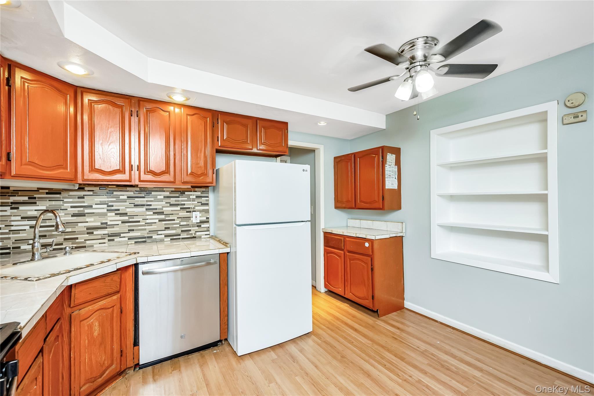 Single Family Woodmont Suffolk County, NY 11738, MLS-917884-4