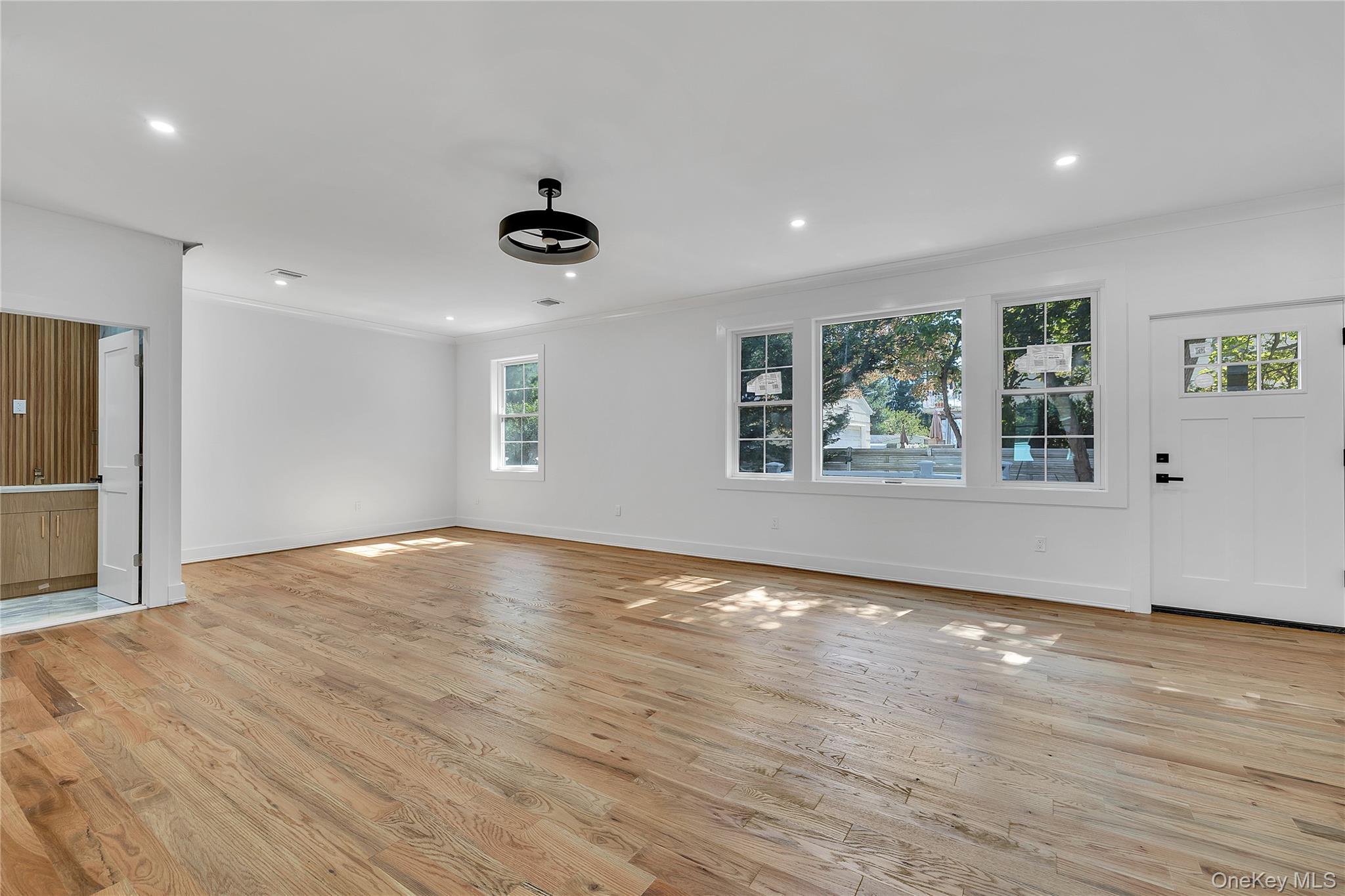 Single Family Carlls Straight Suffolk County, NY 11746, MLS-917892-15