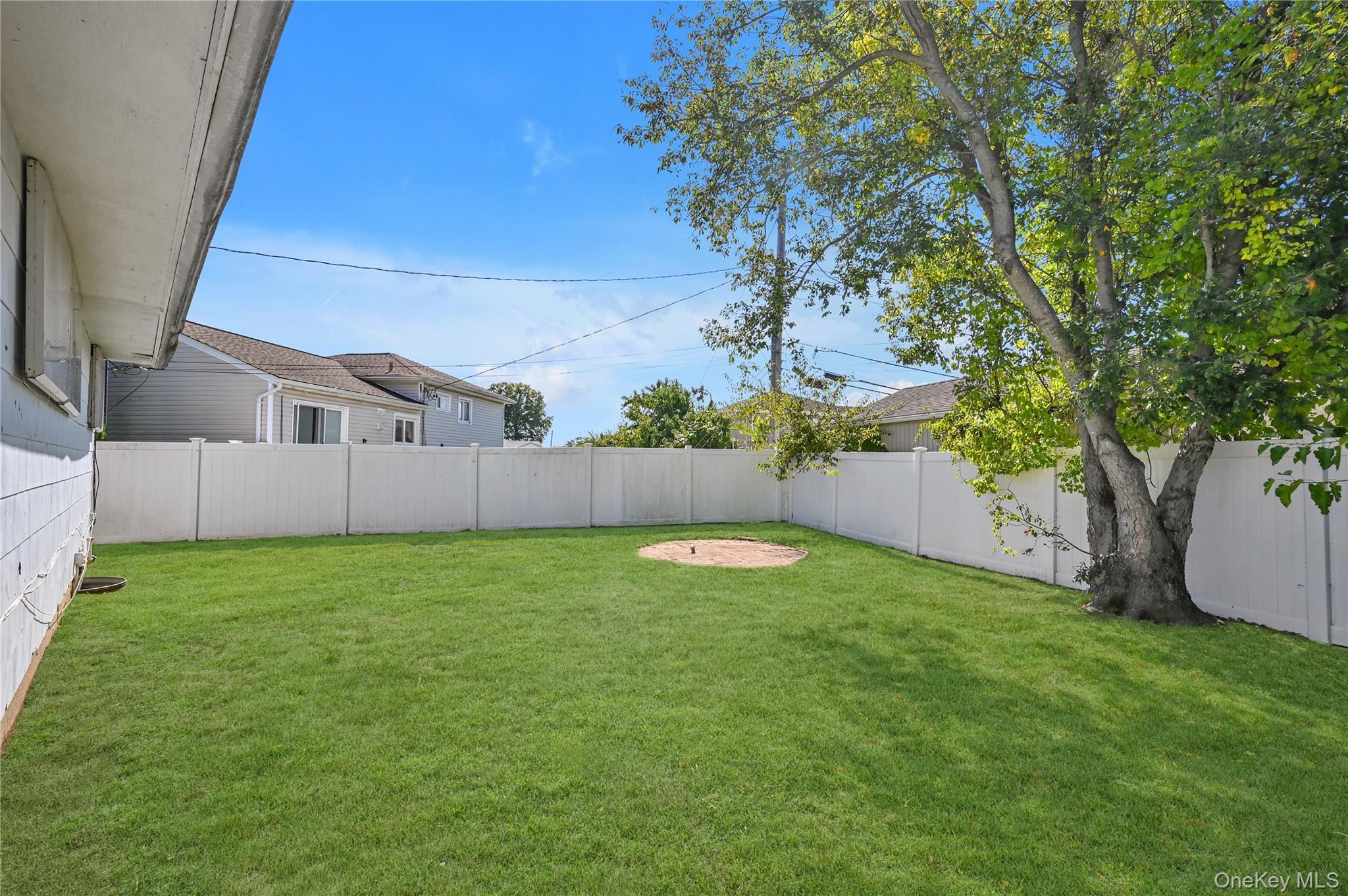 Single Family Amherst Nassau County, NY 11801, MLS-917896-13