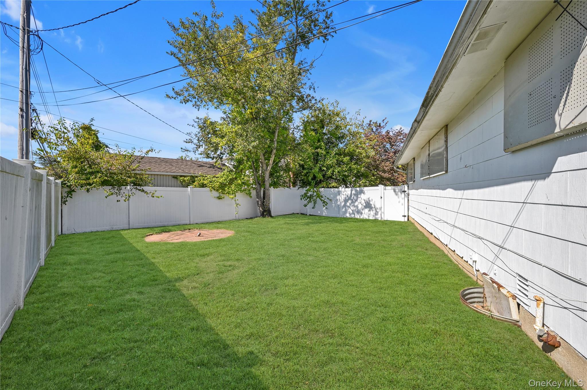 Single Family Amherst Nassau County, NY 11801, MLS-917896-14