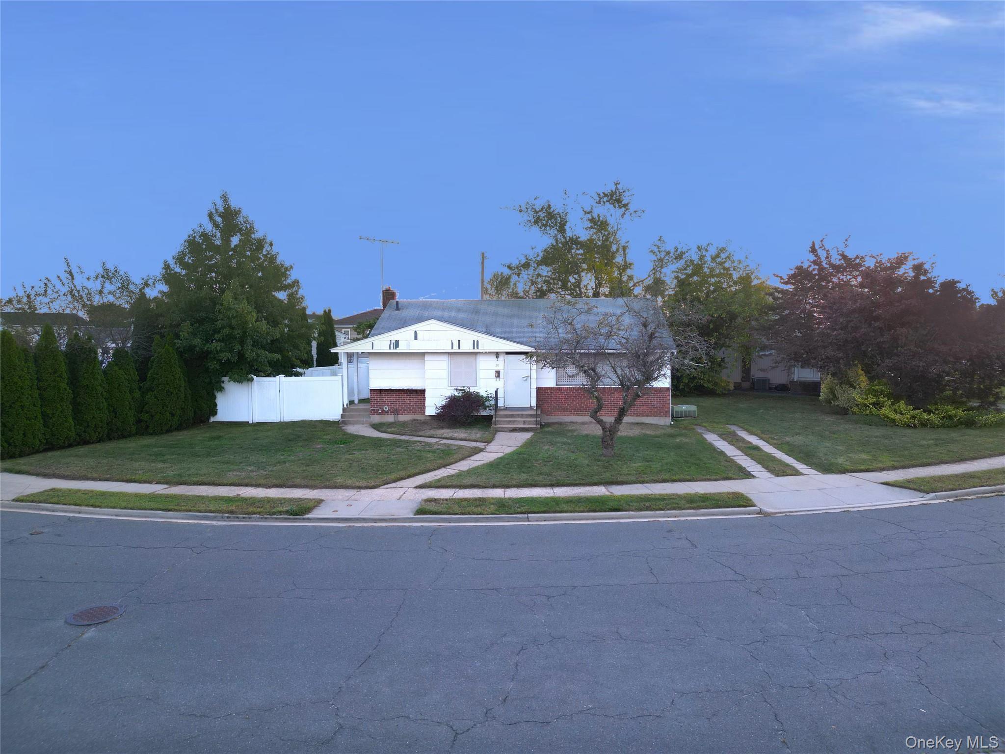 Single Family Amherst  Nassau County, NY 11801, MLS-917896-20