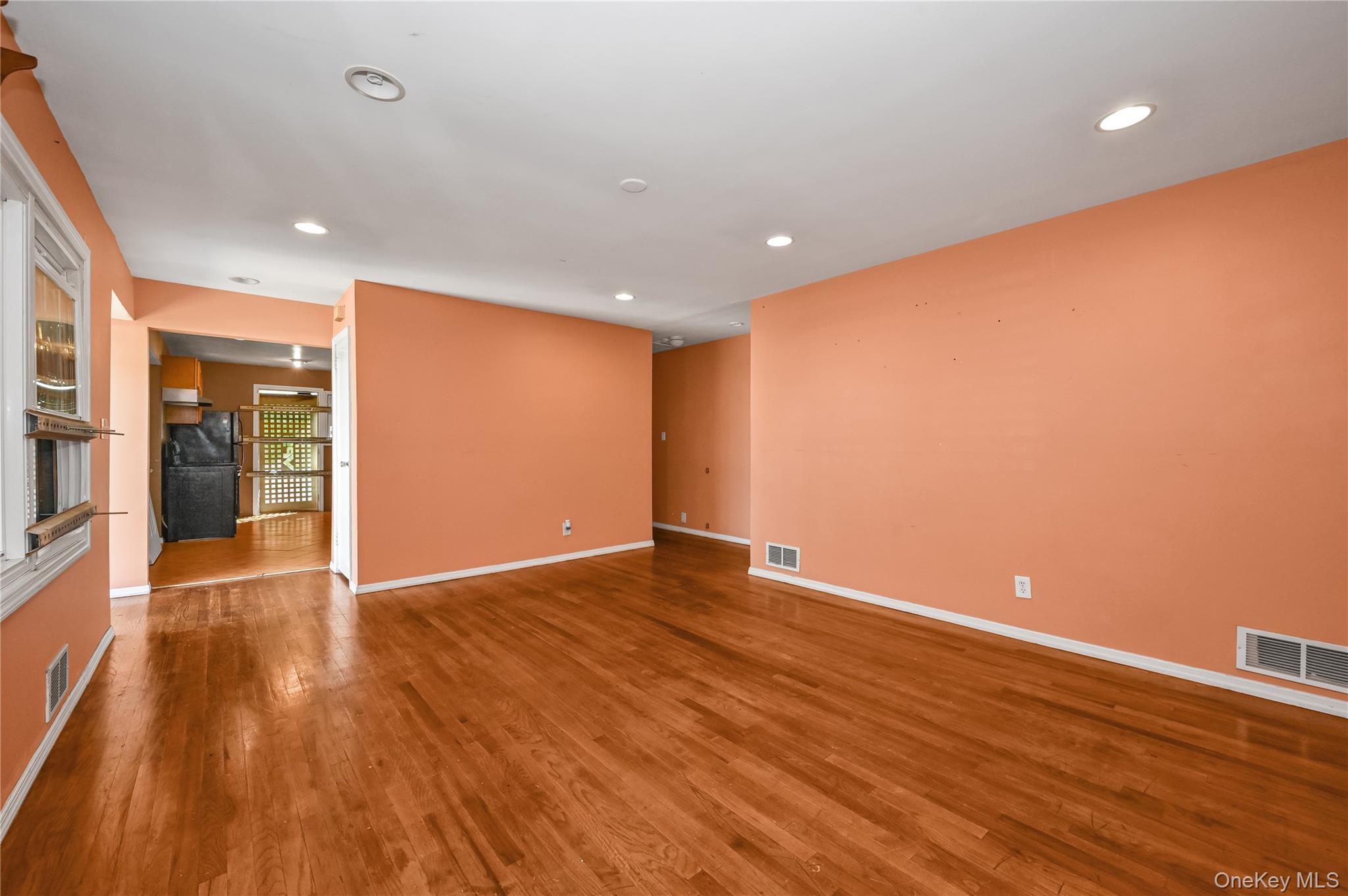 Single Family Amherst Nassau County, NY 11801, MLS-917896-4