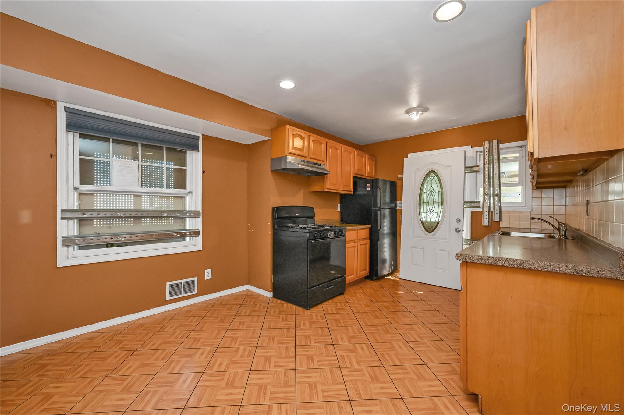 Single Family Amherst Nassau County, NY 11801, MLS-917896-6