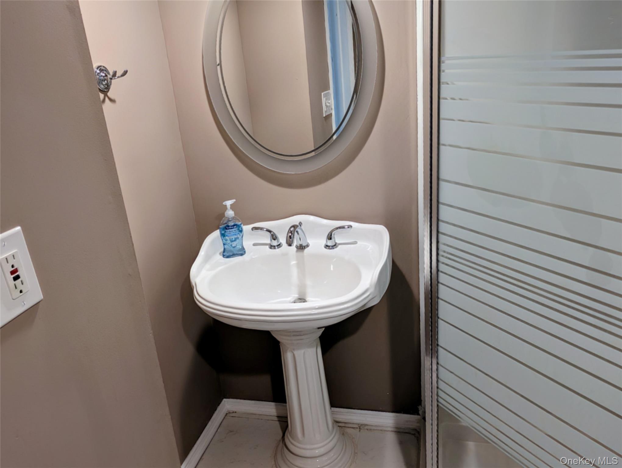 Single Family Pine Neck Suffolk County, NY 11772, MLS-917982-12