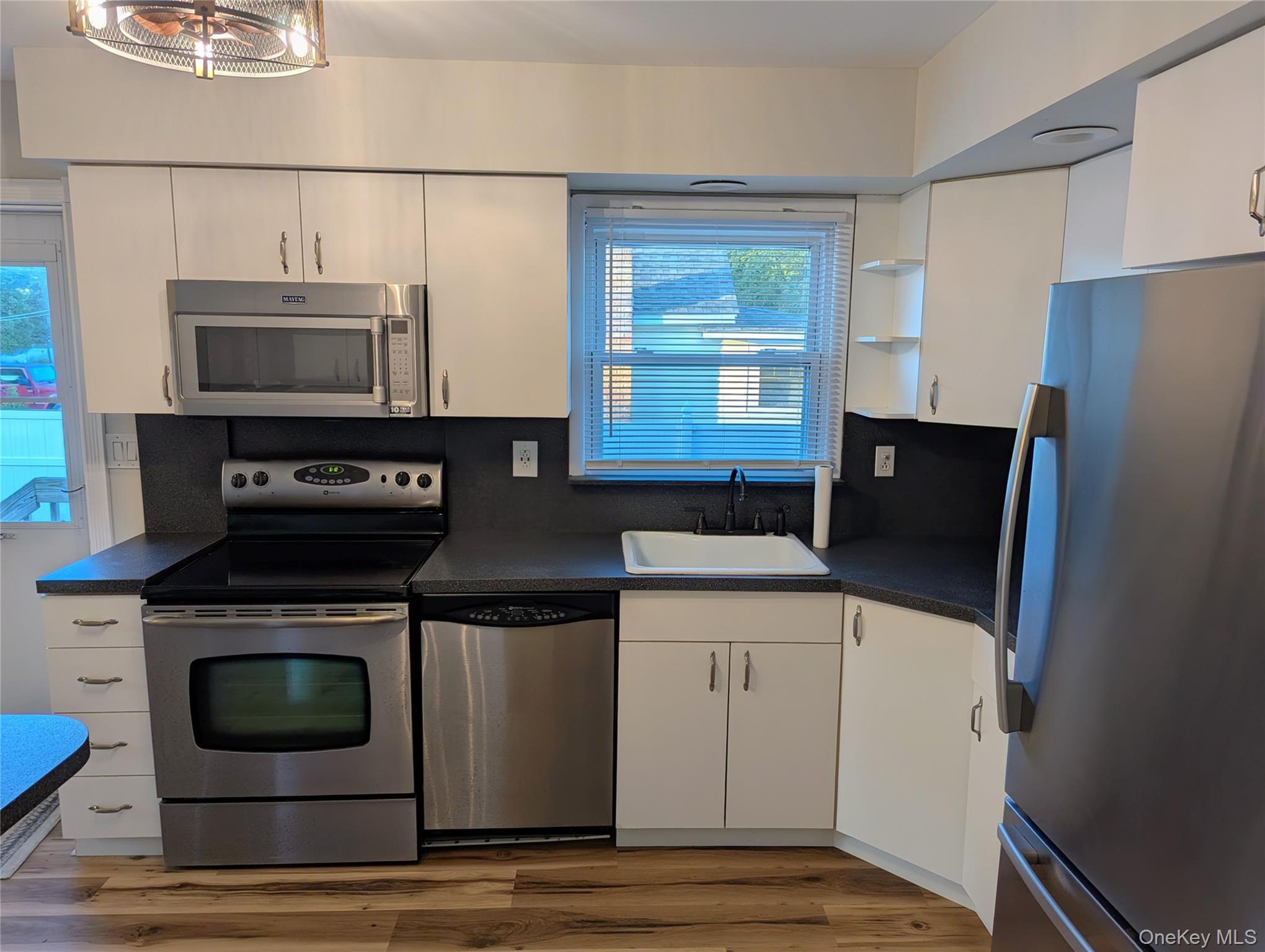 Single Family Pine Neck Suffolk County, NY 11772, MLS-917982-6