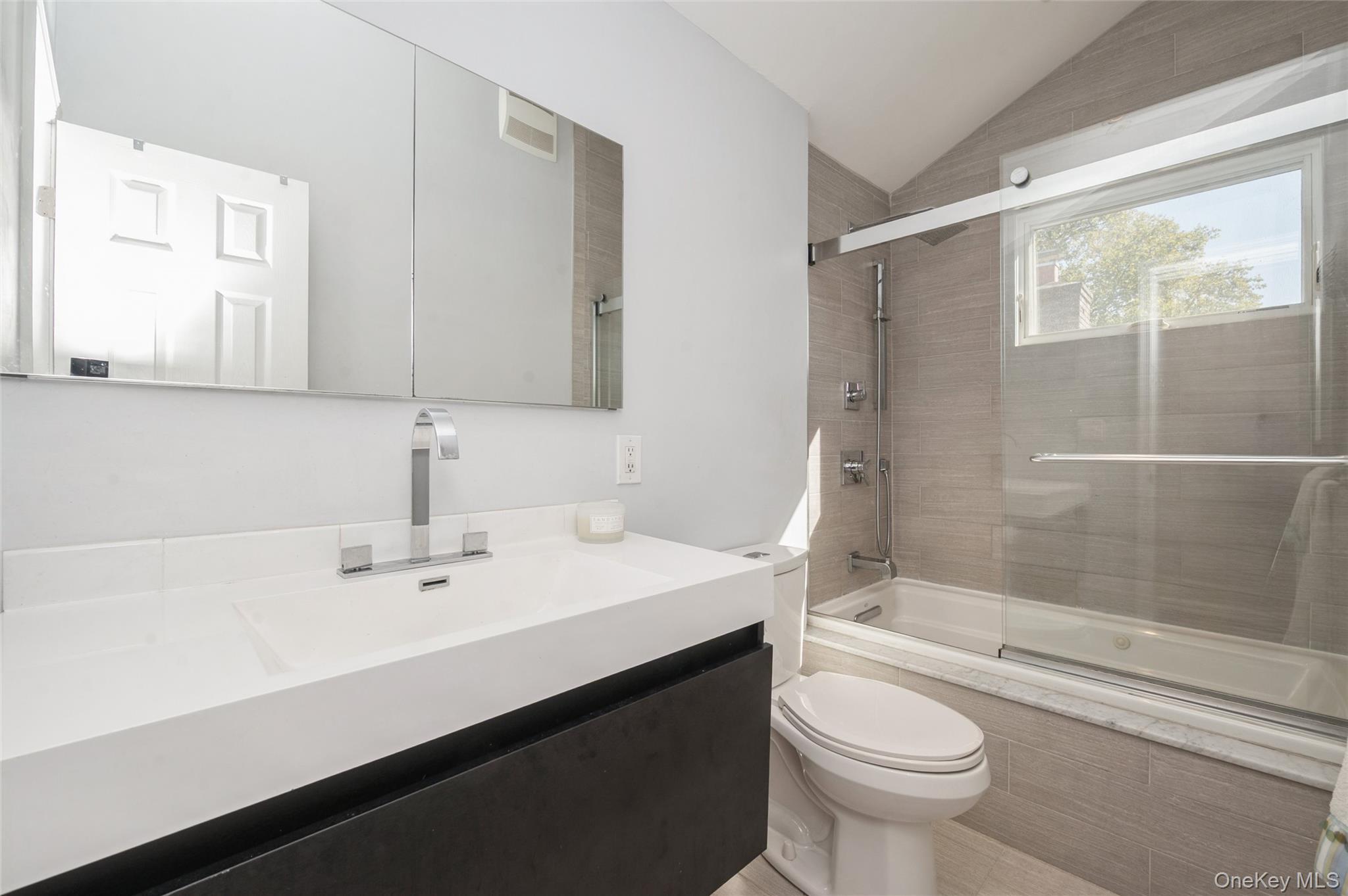 Single Family Lois  Nassau County, NY 11735, MLS-917998-16