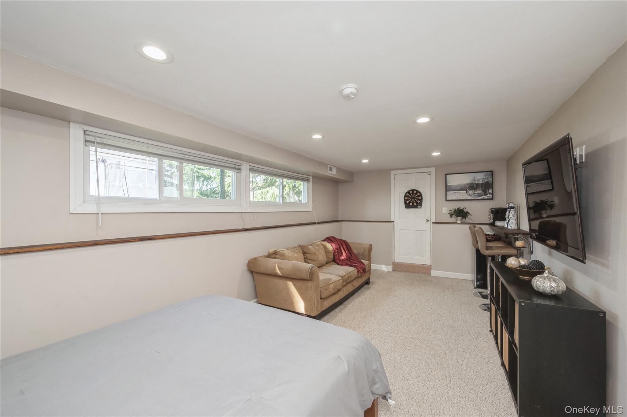 Single Family Lois  Nassau County, NY 11735, MLS-917998-20