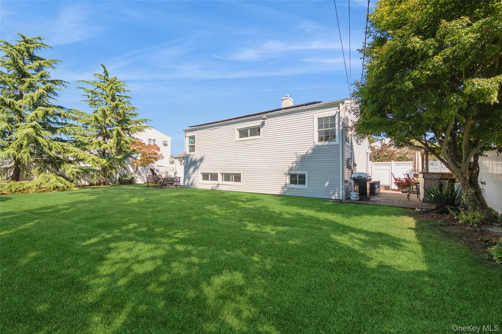 Single Family Lois  Nassau County, NY 11735, MLS-917998-22