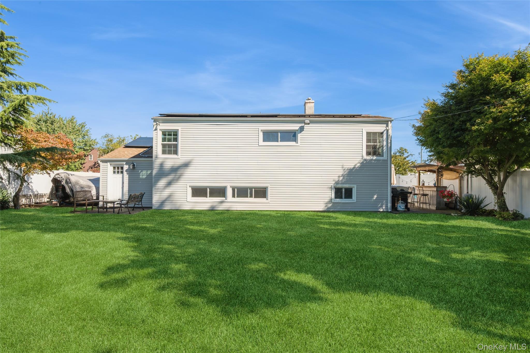 Single Family Lois  Nassau County, NY 11735, MLS-917998-23