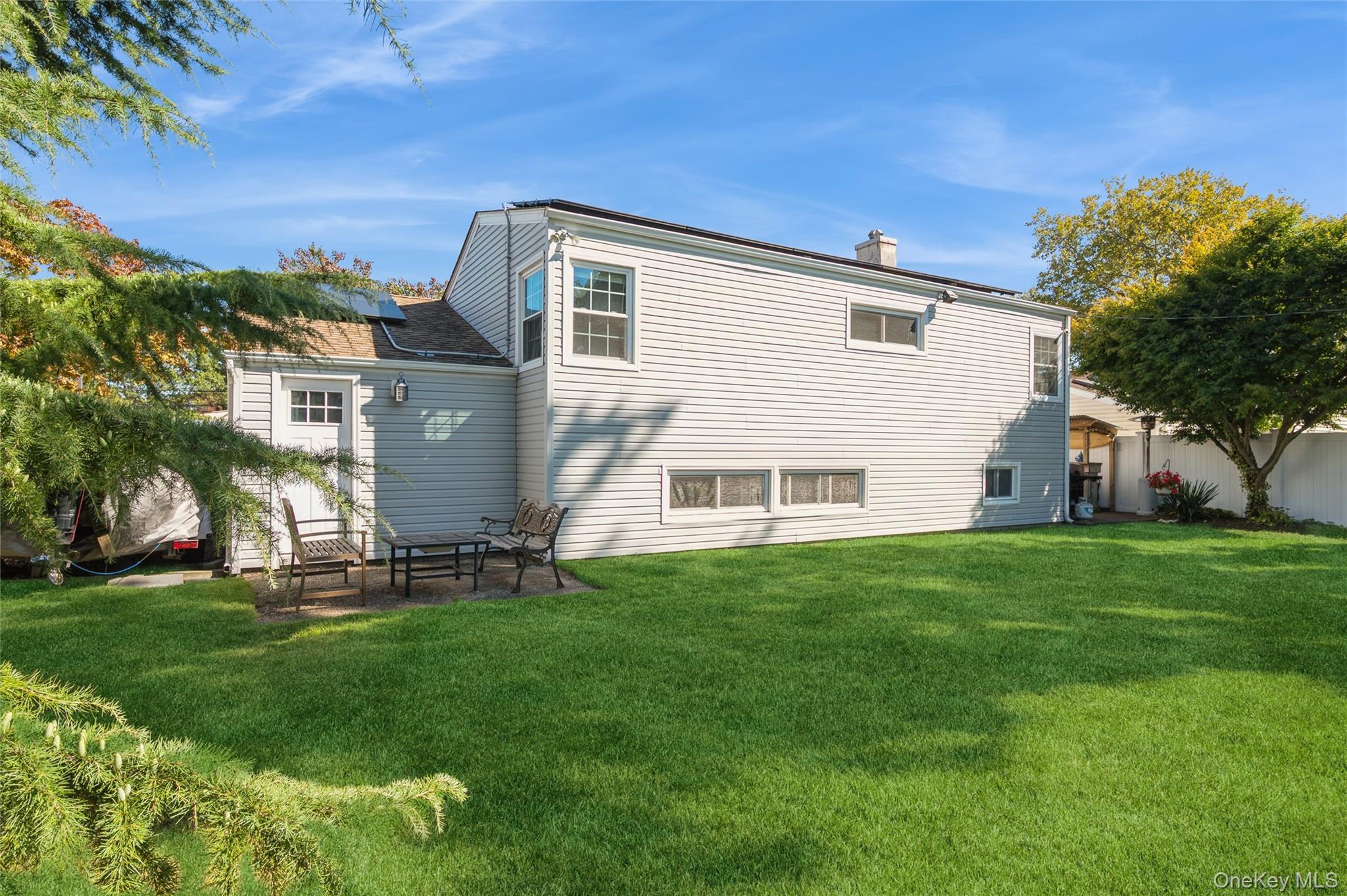 Single Family Lois  Nassau County, NY 11735, MLS-917998-24