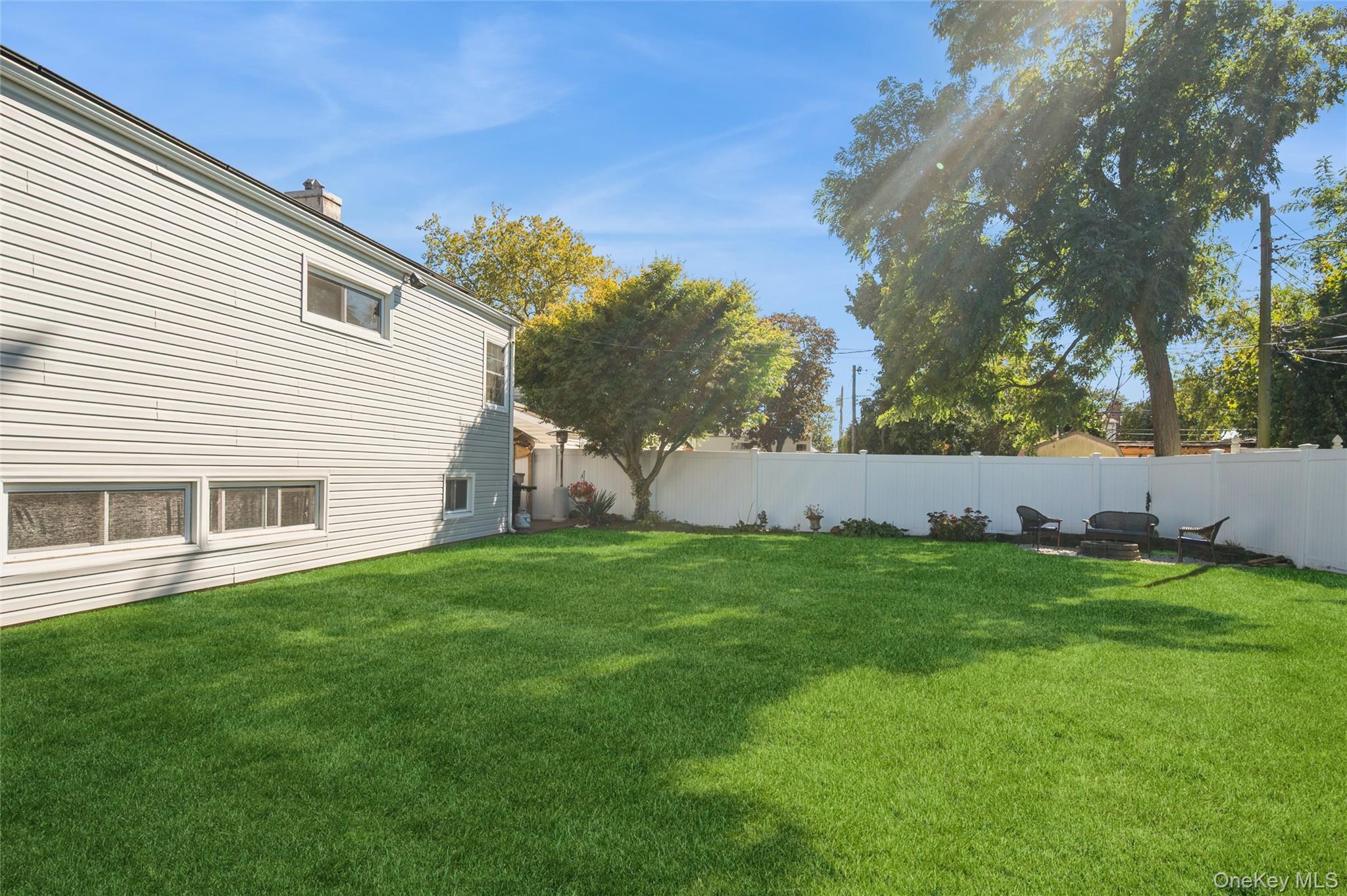 Single Family Lois  Nassau County, NY 11735, MLS-917998-25