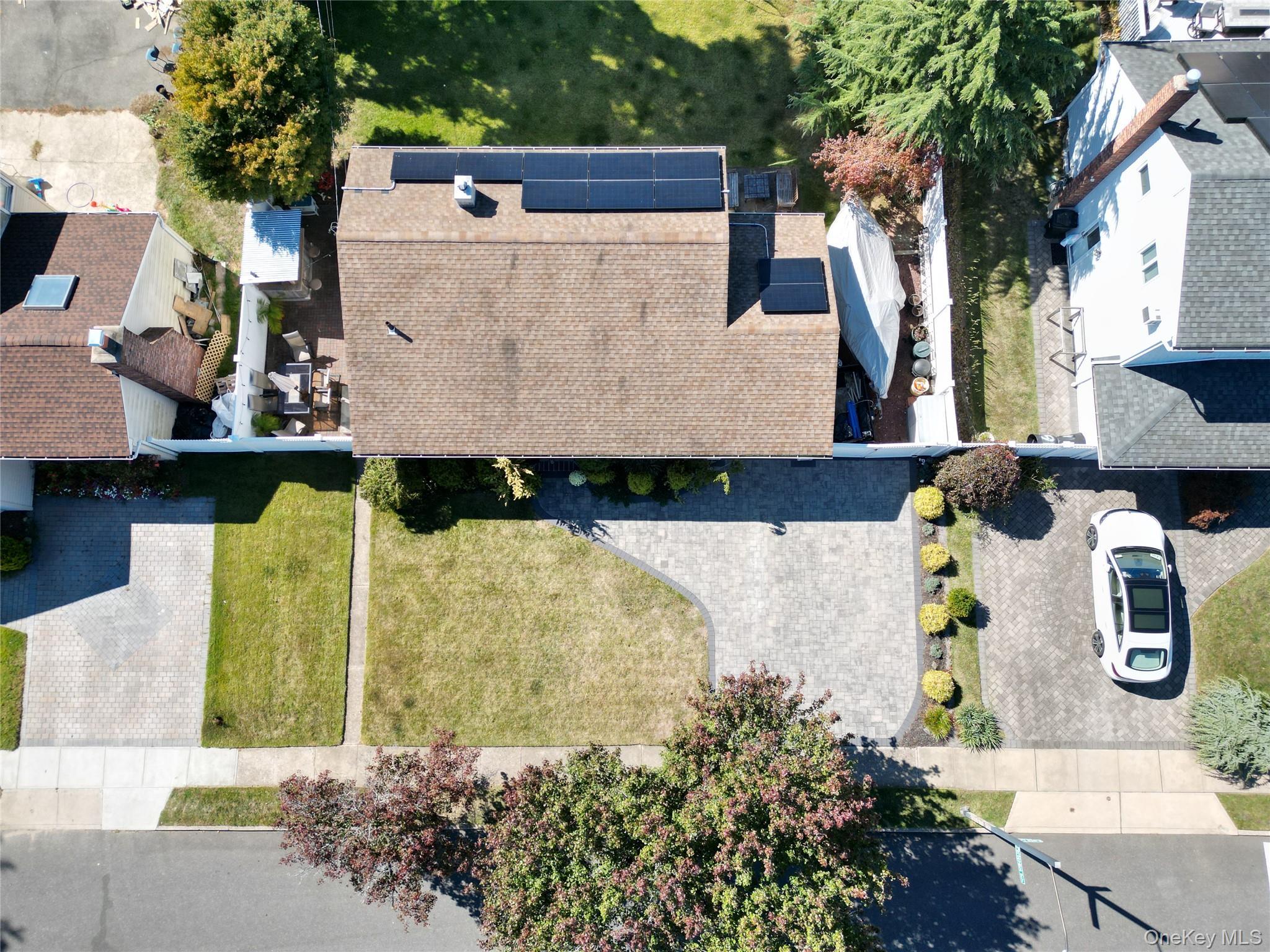 Single Family Lois  Nassau County, NY 11735, MLS-917998-27