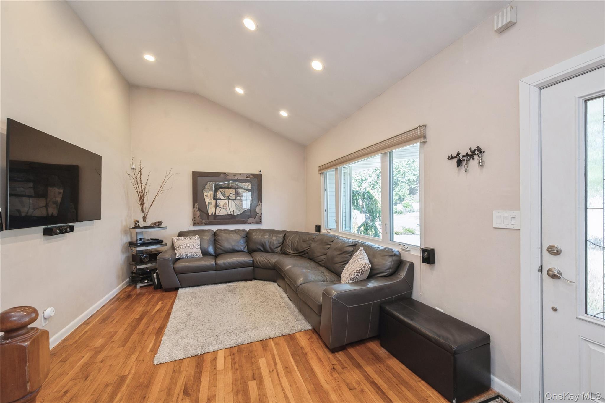 Single Family Lois  Nassau County, NY 11735, MLS-917998-7