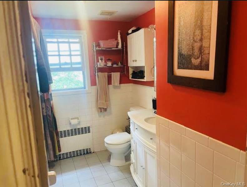 Single Family Camdike St  Nassau County, NY 11580, MLS-918041-4