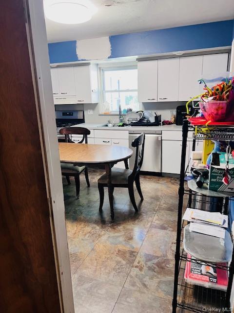 Single Family Camdike St  Nassau County, NY 11580, MLS-918041-6