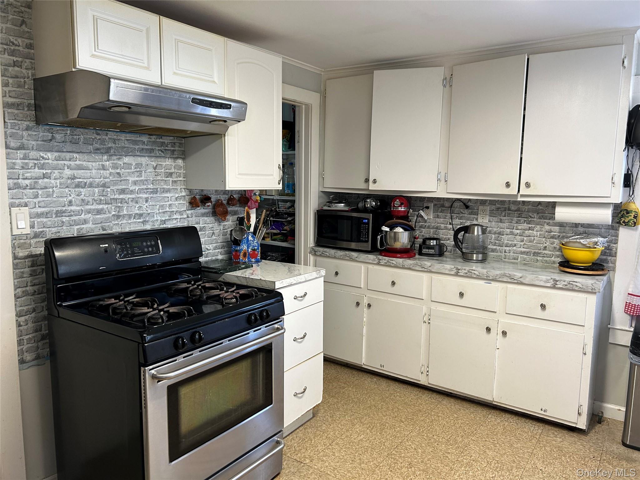 Single Family Sweezy Suffolk County, NY 11901, MLS-918063-12