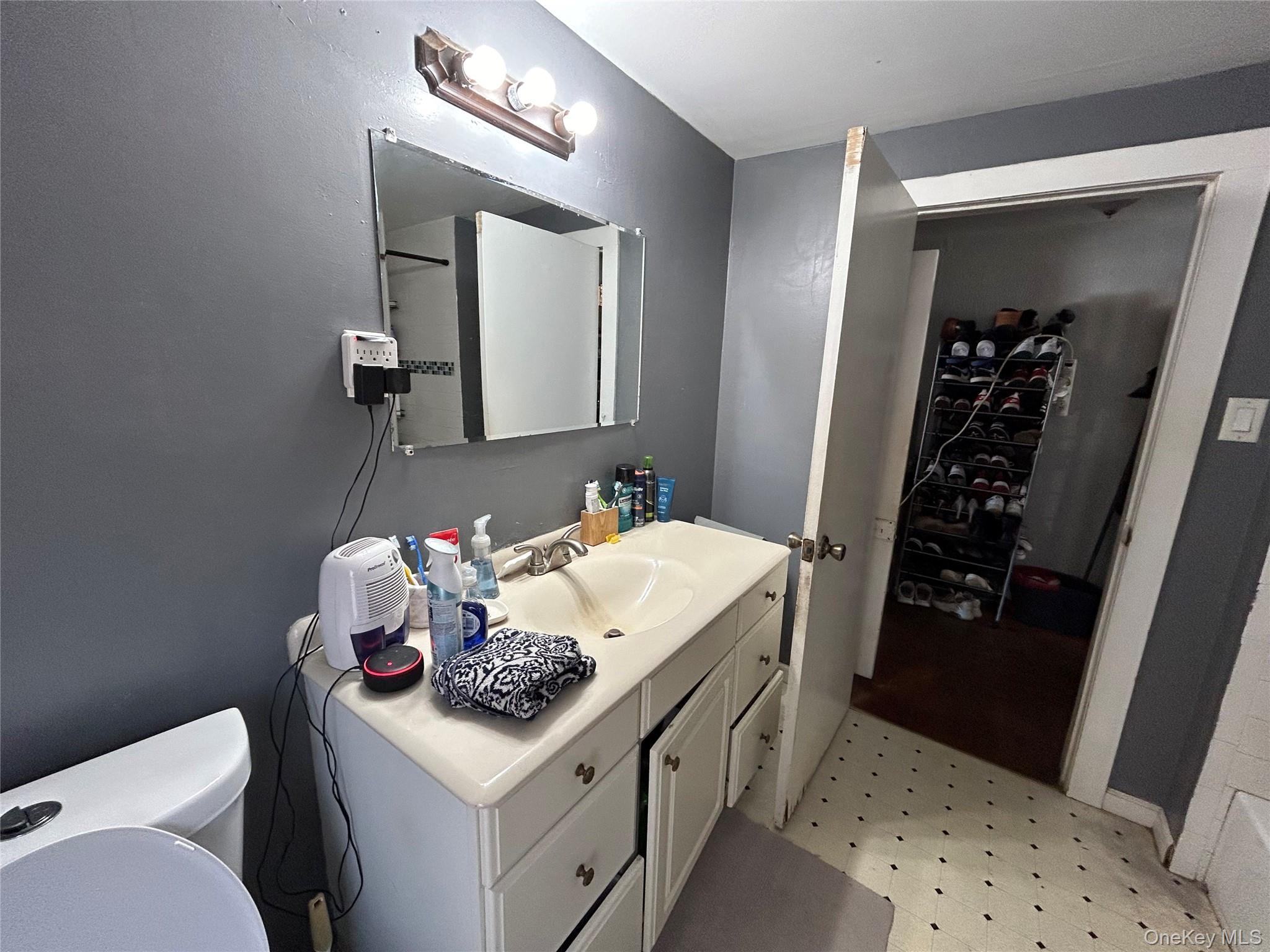 Single Family Sweezy Suffolk County, NY 11901, MLS-918063-32