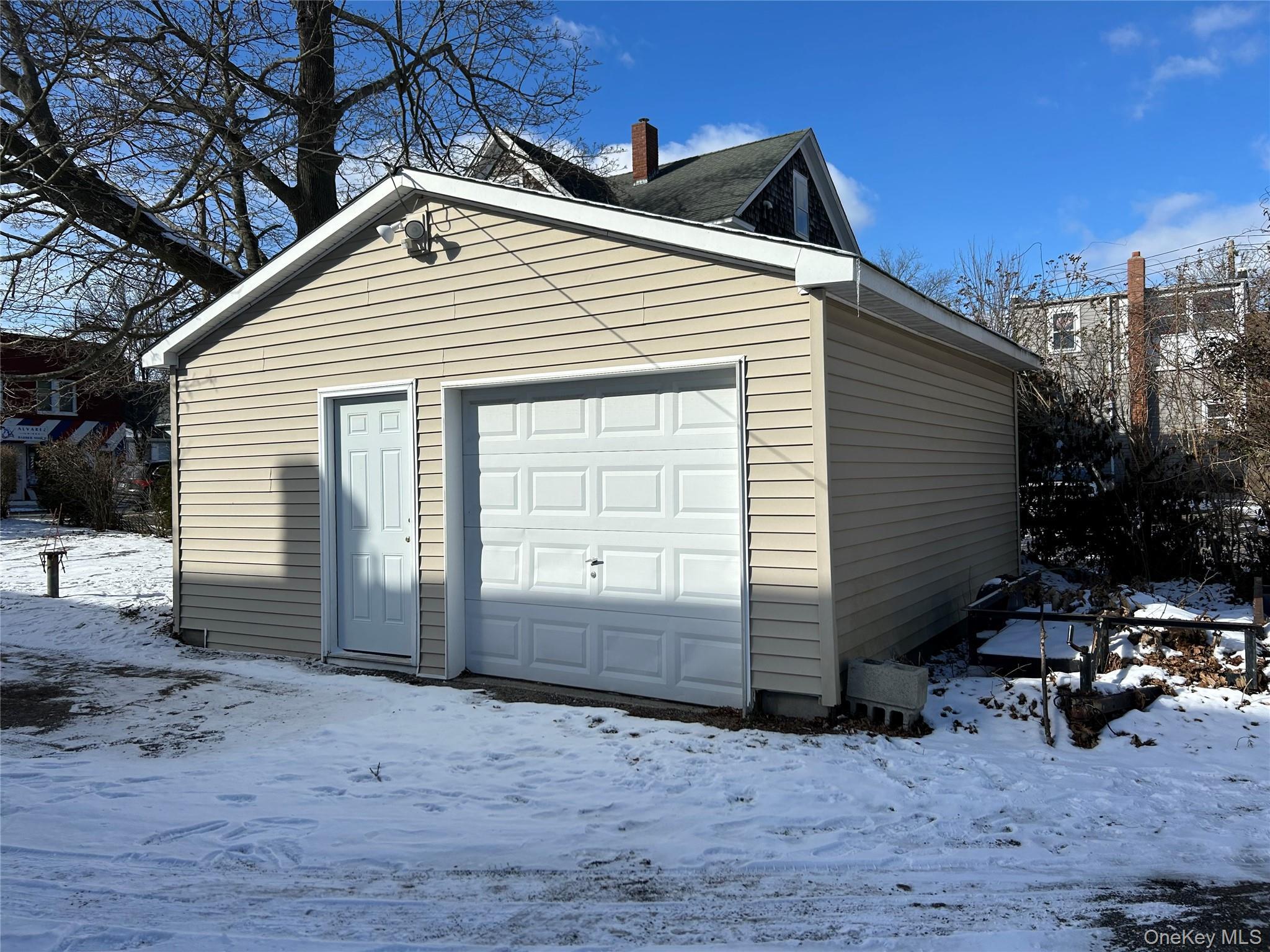 Single Family Sweezy Suffolk County, NY 11901, MLS-918063-35