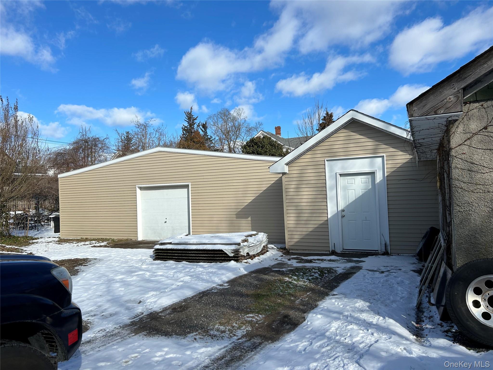 Single Family Sweezy Suffolk County, NY 11901, MLS-918063-39