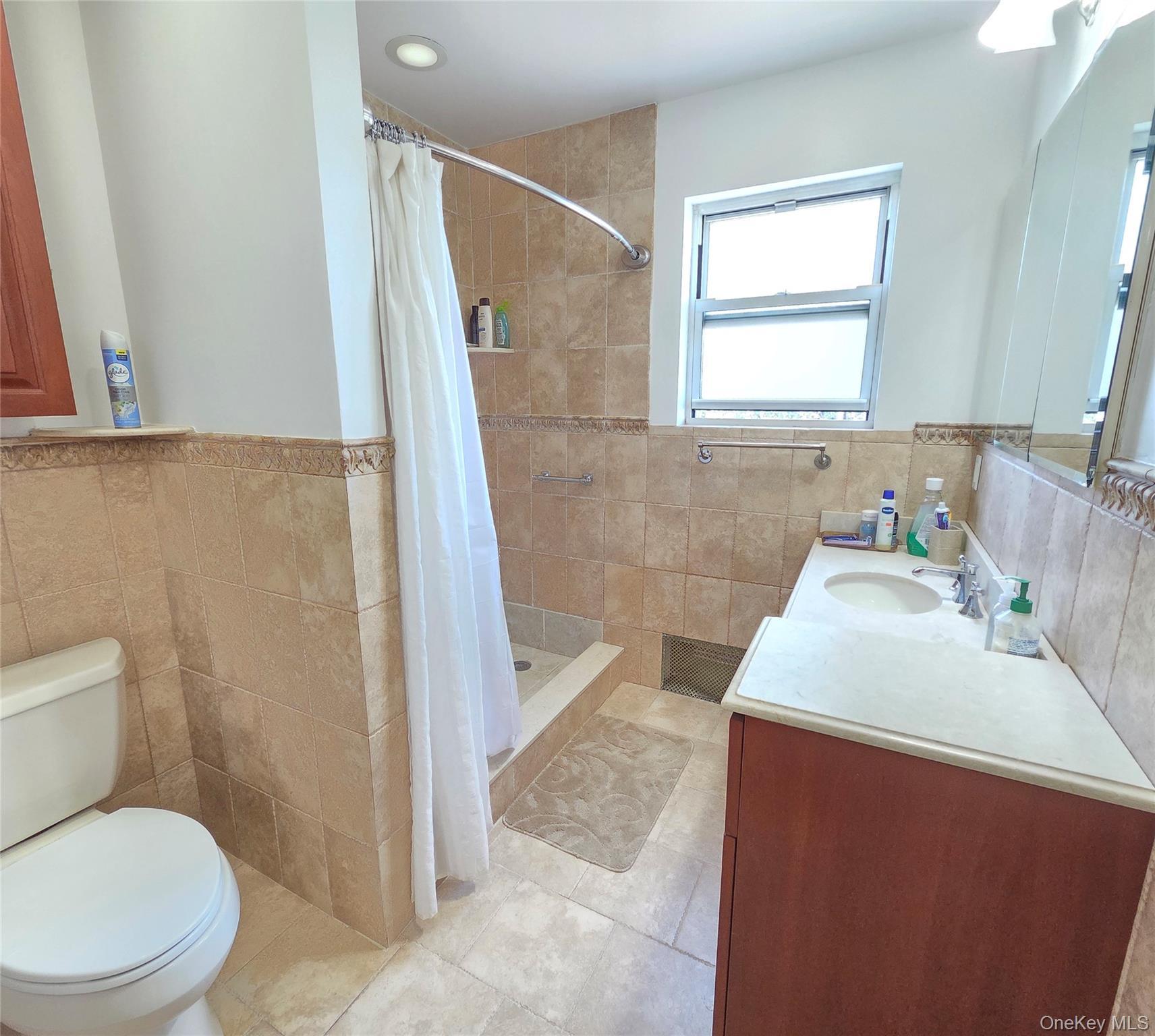 Single Family Fish  Bronx, NY 10469, MLS-918070-10