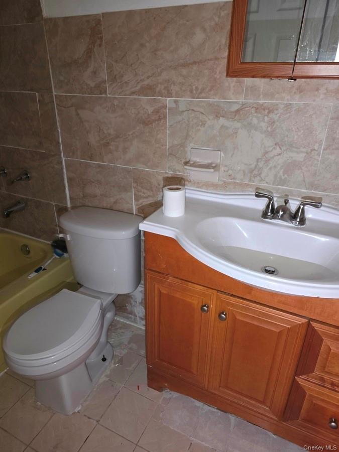 Single Family Schenck  Brooklyn, NY 11236, MLS-918102-11