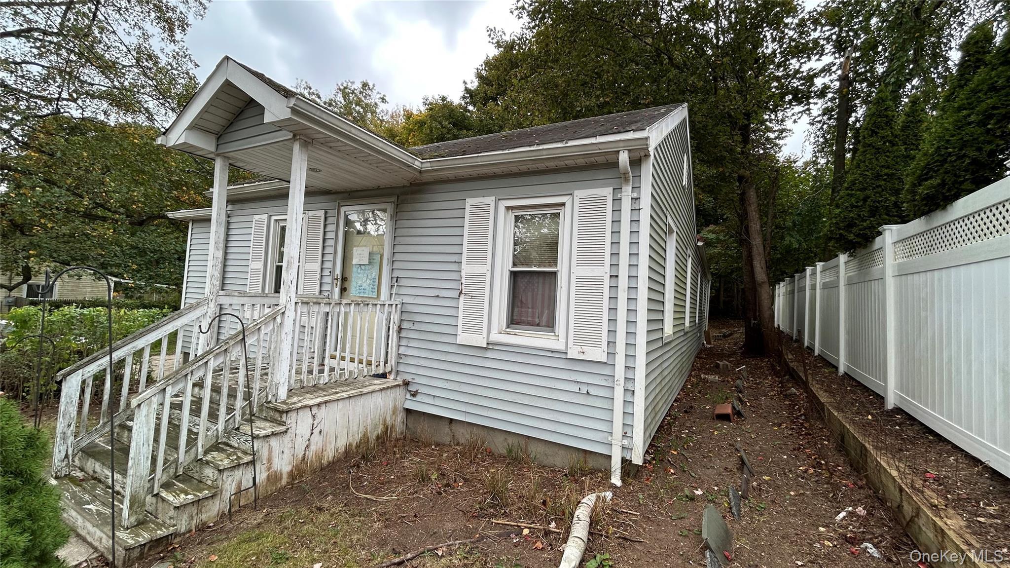 Single Family Newfoundland Suffolk County, NY 11743, MLS-918116-3