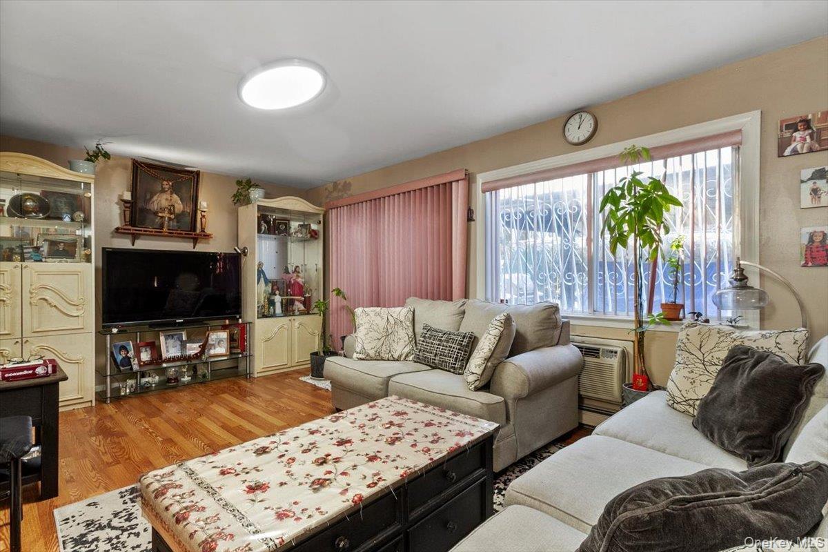 Single Family Boller  Bronx, NY 10466, MLS-918144-7