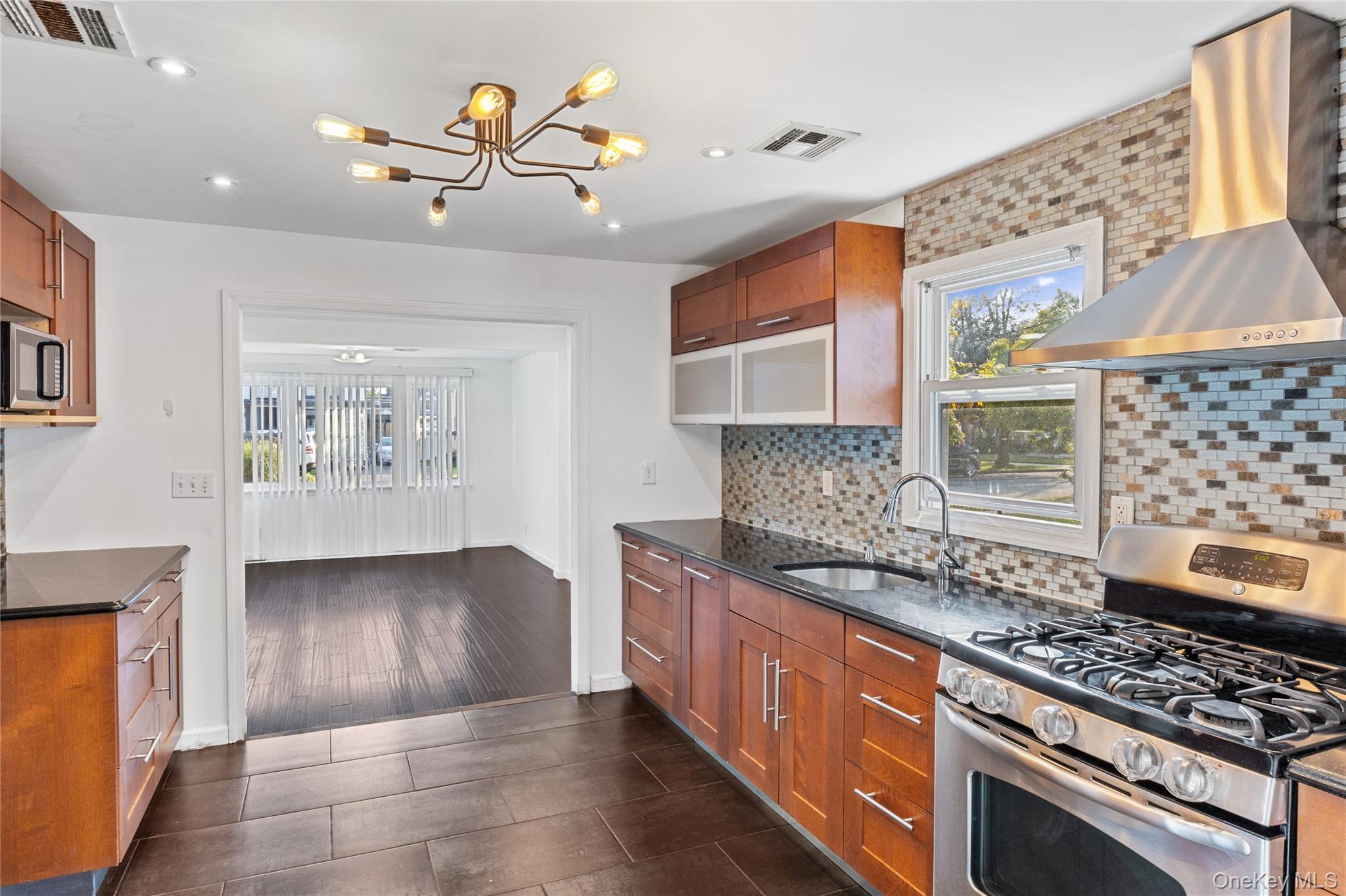 Single Family Botsford Nassau County, NY 11550, MLS-918170-14