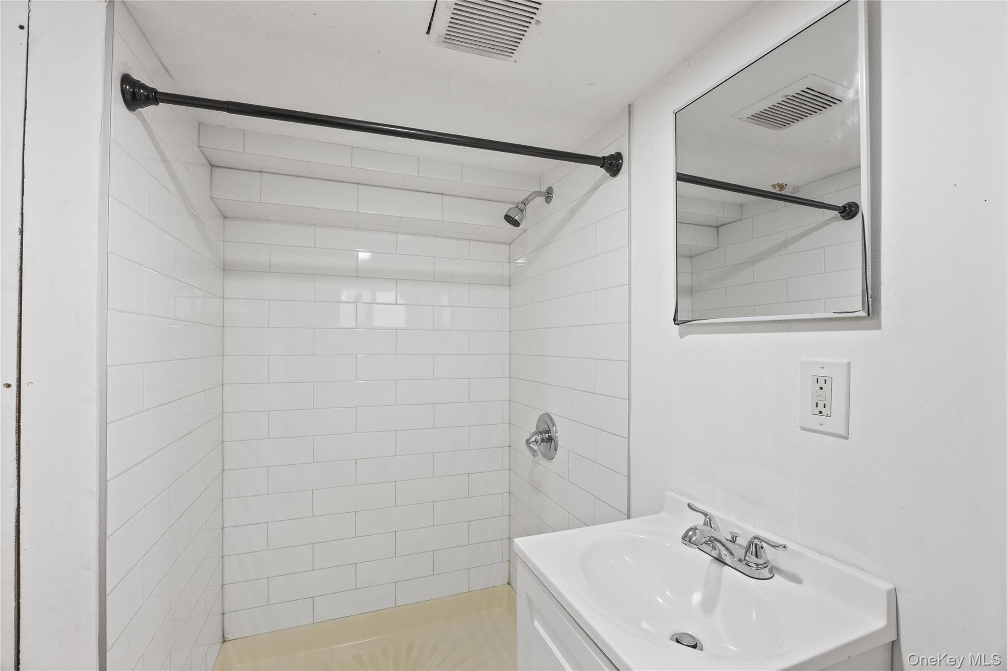 Single Family Botsford Nassau County, NY 11550, MLS-918170-26