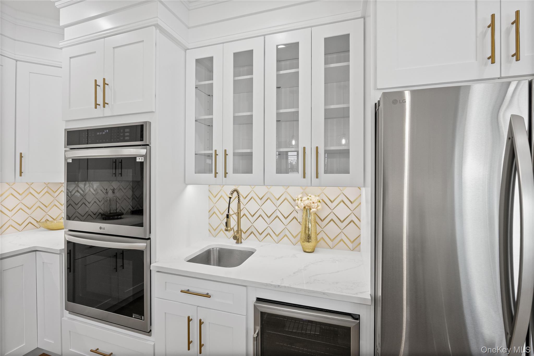 Single Family Crown Nassau County, NY 11590, MLS-918189-16