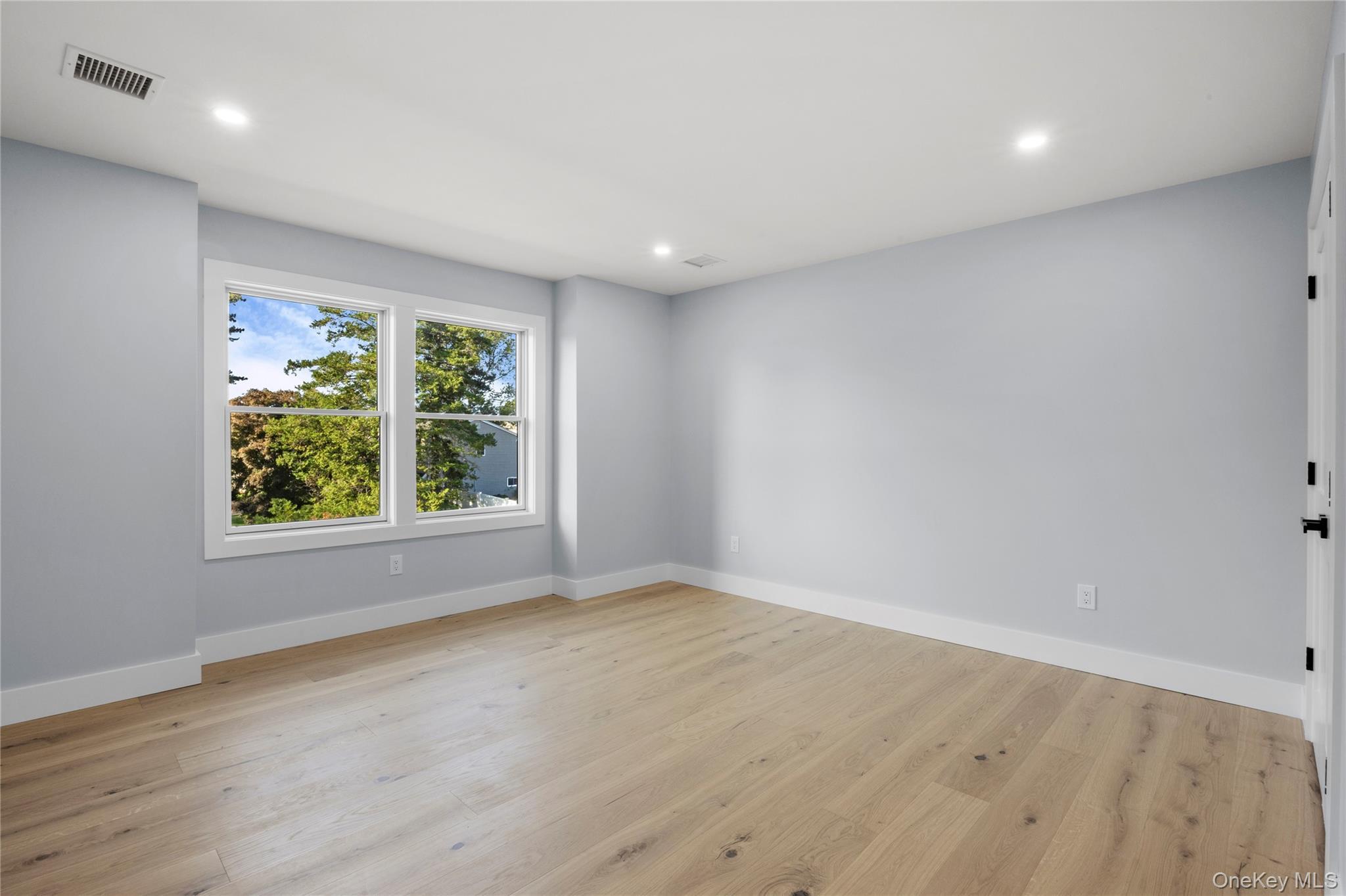 Single Family Crown Nassau County, NY 11590, MLS-918189-29