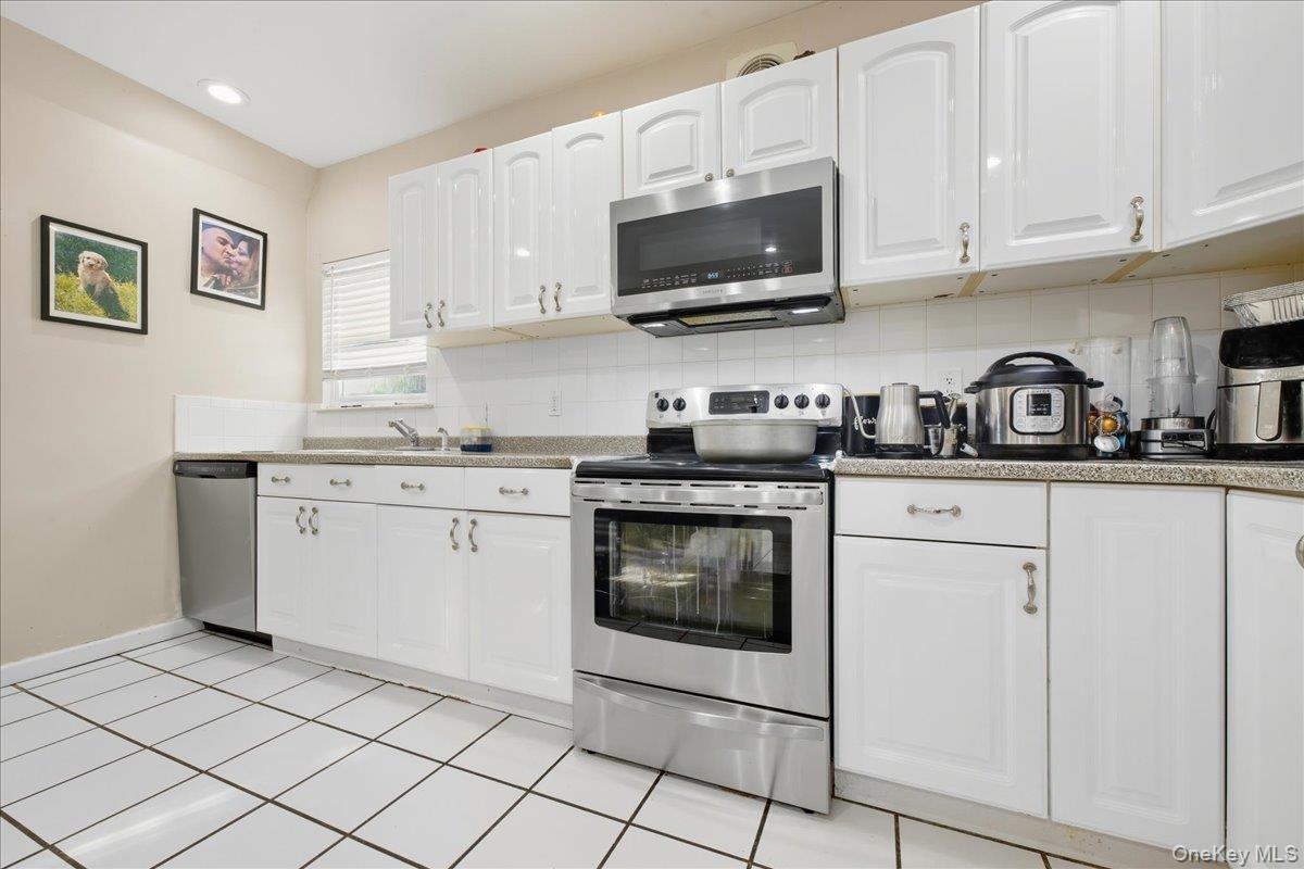 Single Family John  Nassau County, NY 11801, MLS-918193-23