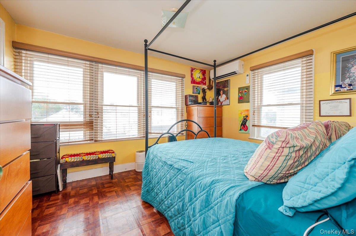 Single Family Hoffman Nassau County, NY 11003, MLS-918210-11