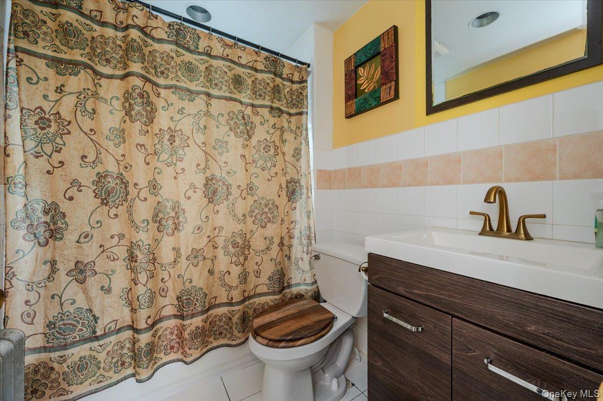 Single Family Hoffman Nassau County, NY 11003, MLS-918210-14