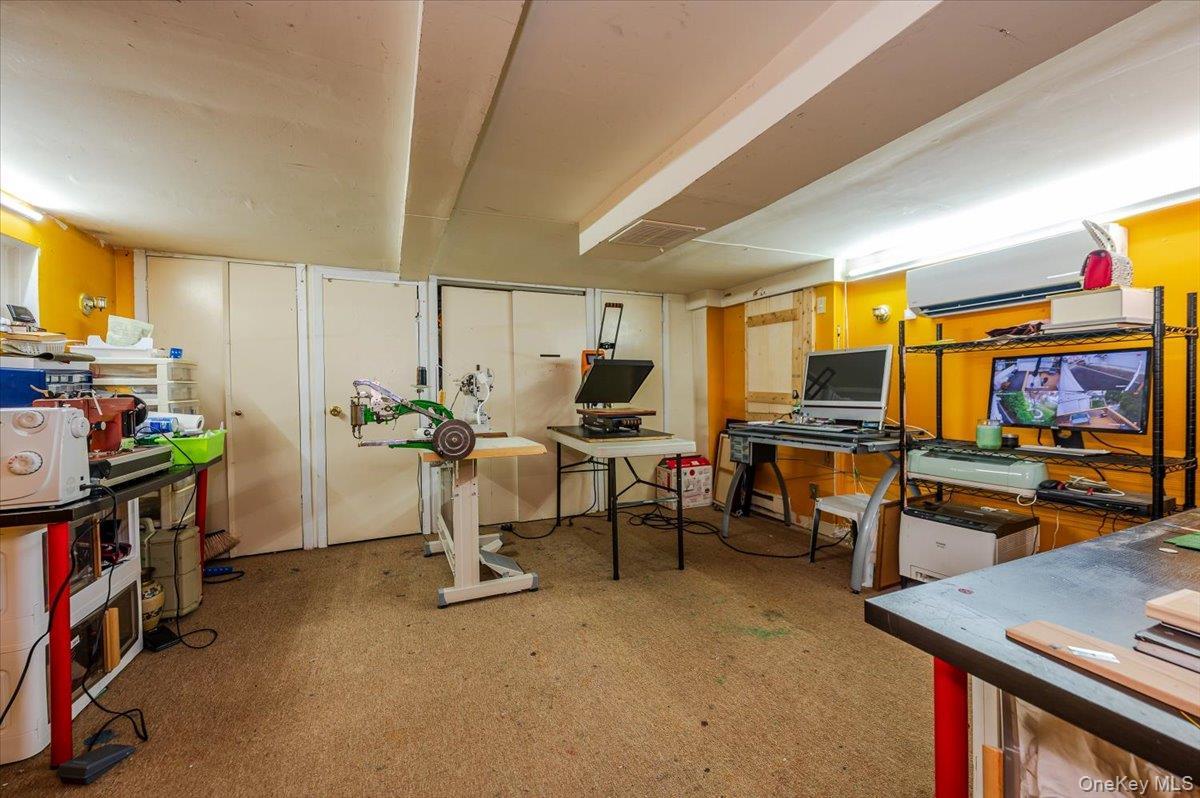 Single Family Hoffman Nassau County, NY 11003, MLS-918210-15